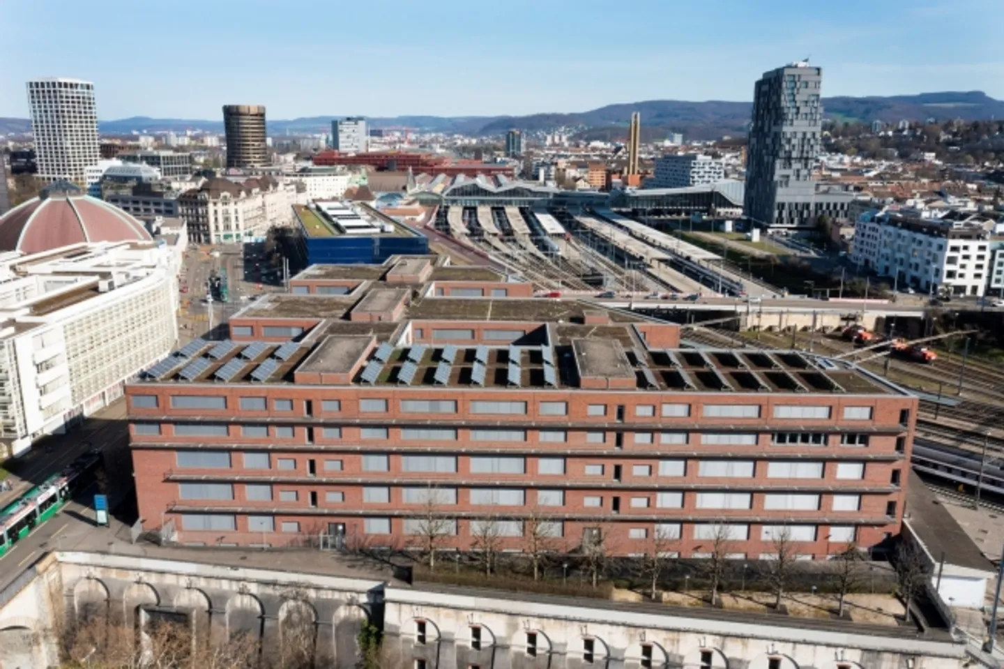 VIA Basilea - direttamente alla stazione ferroviaria di Basilea SBB - Foto 1 di 13