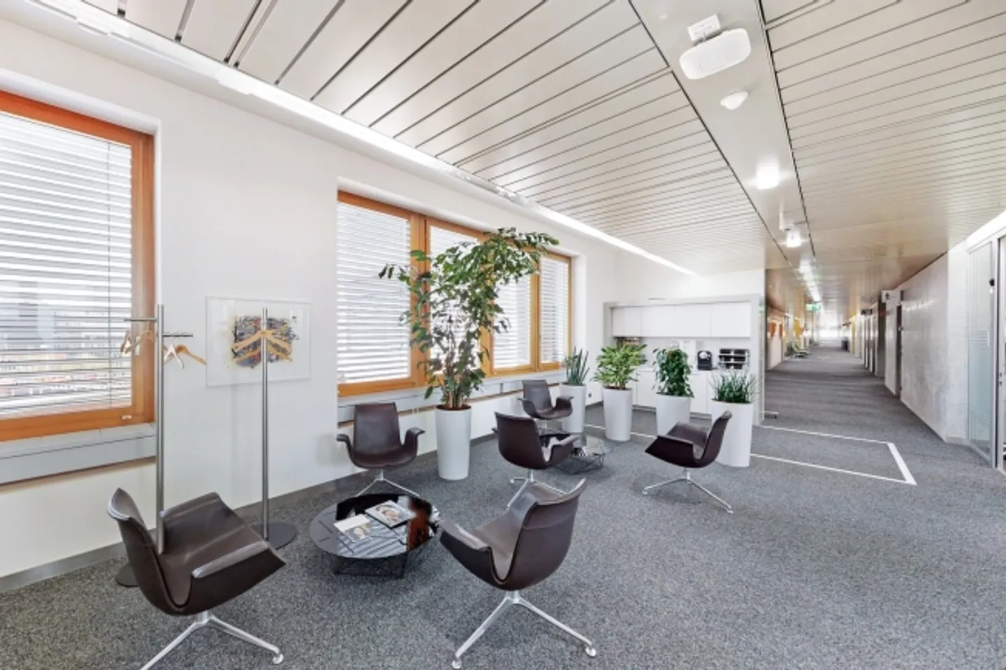 VIA Basilea - direttamente alla stazione ferroviaria di Basilea SBB - Foto 8 di 13