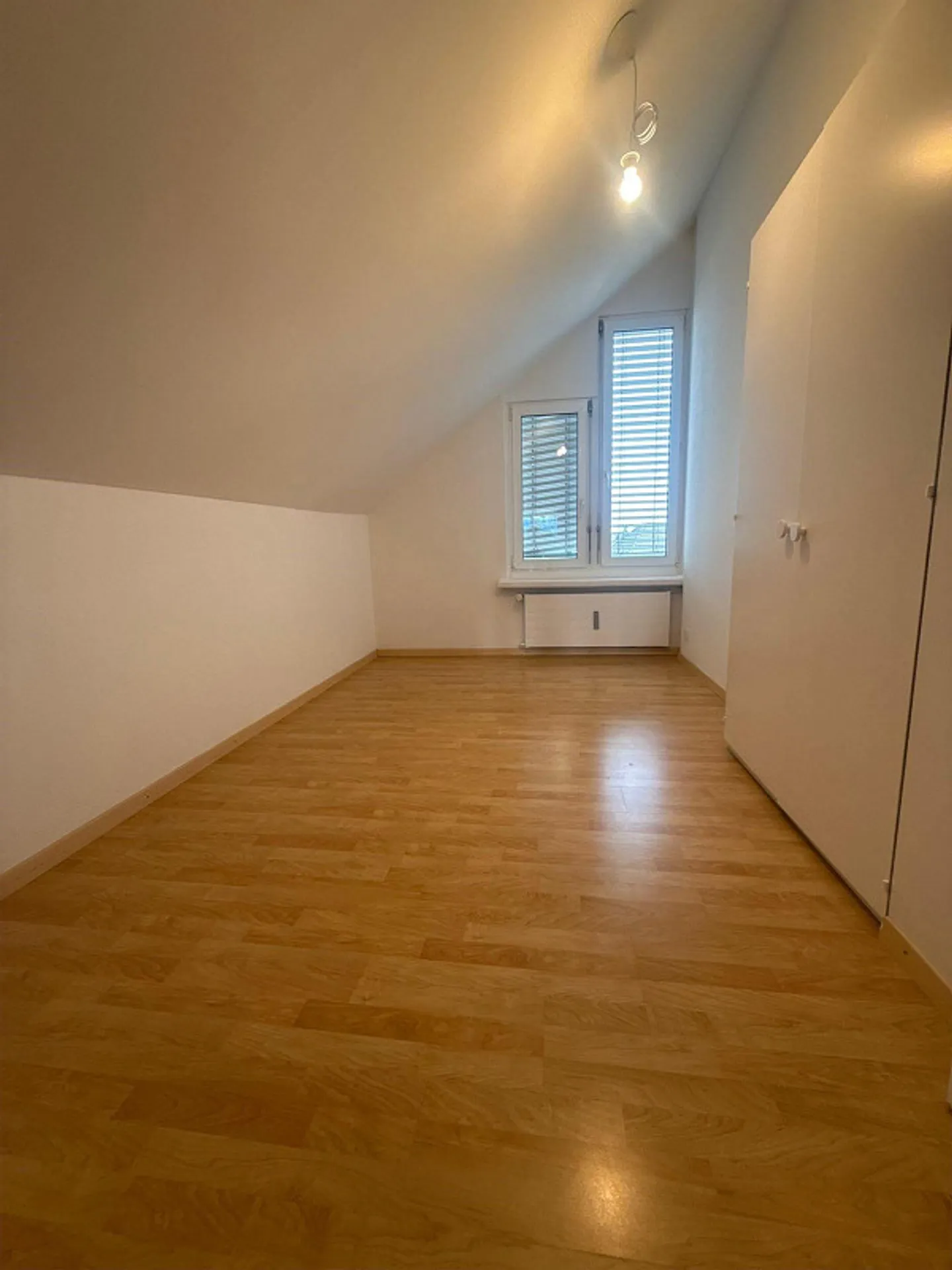 Attraktive 4.5 Zimmer Dachgeschosswohnung - Foto 4 von 9
