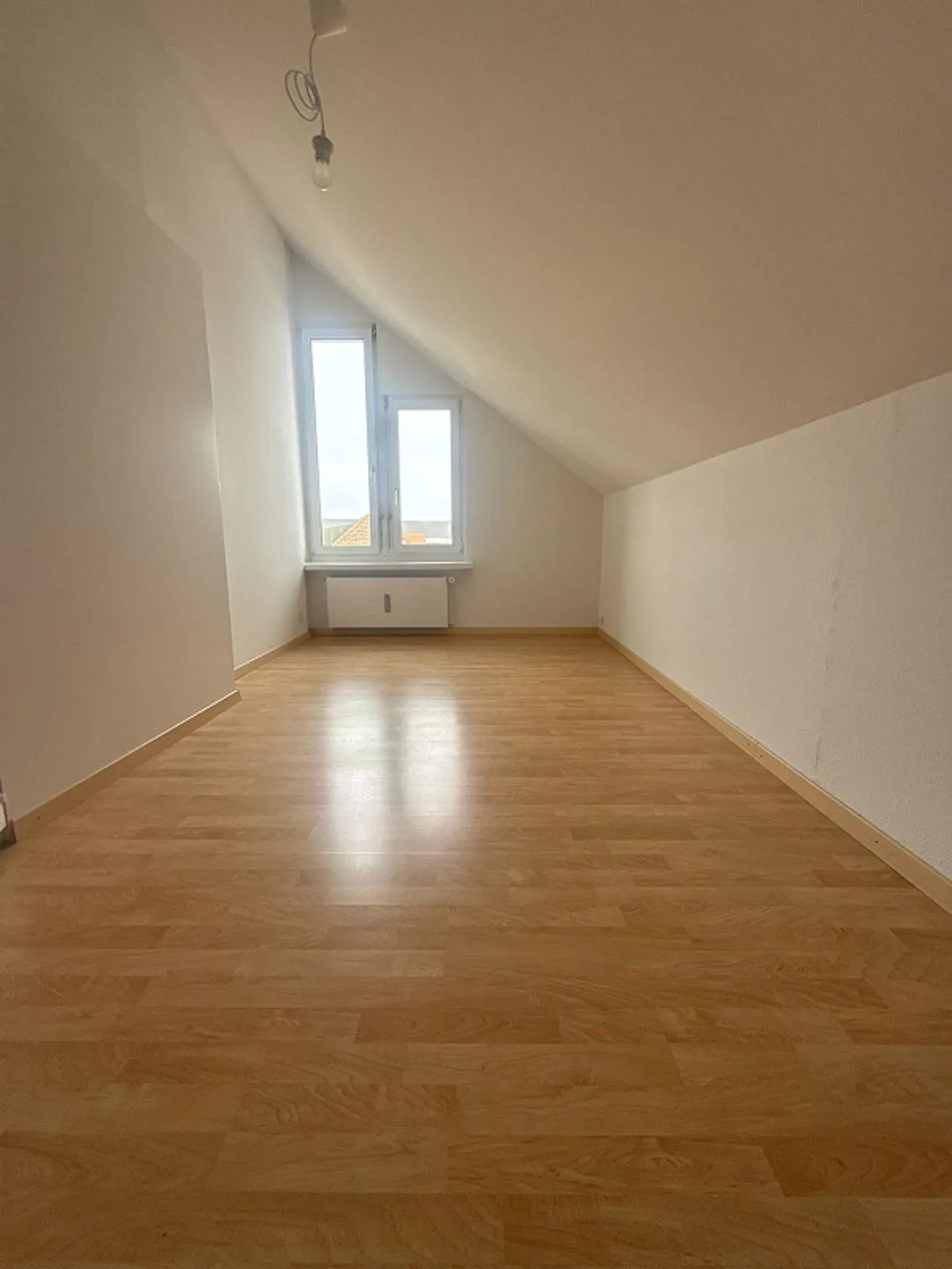 Attraktive 4.5 Zimmer Dachgeschosswohnung - Foto 5 von 9