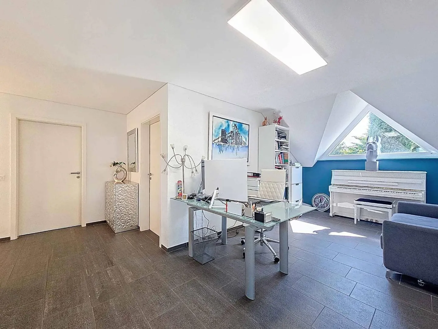 Stunning Villa with Pool - Photo 8 of 13