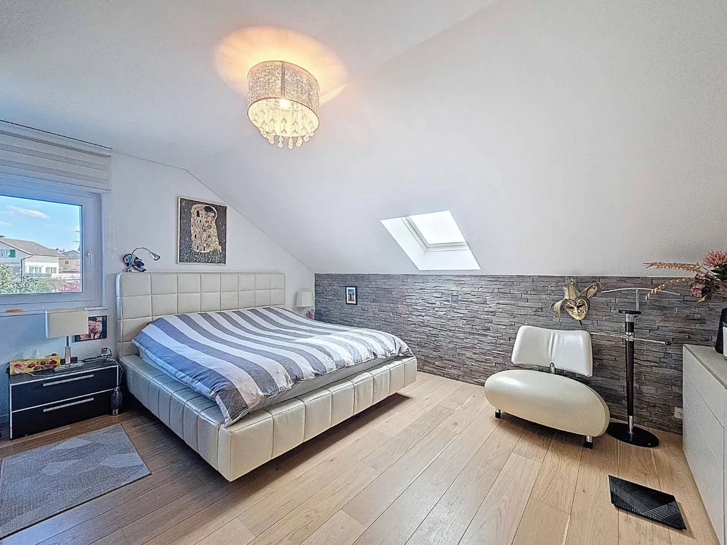 Stunning Villa with Pool - Photo 9 of 13