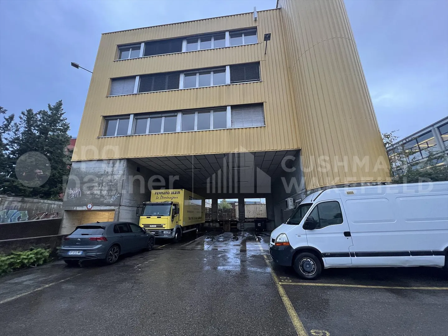 Jeunes 25 ? Bureaux et stockage clé en main - Photo 1 sur 5
