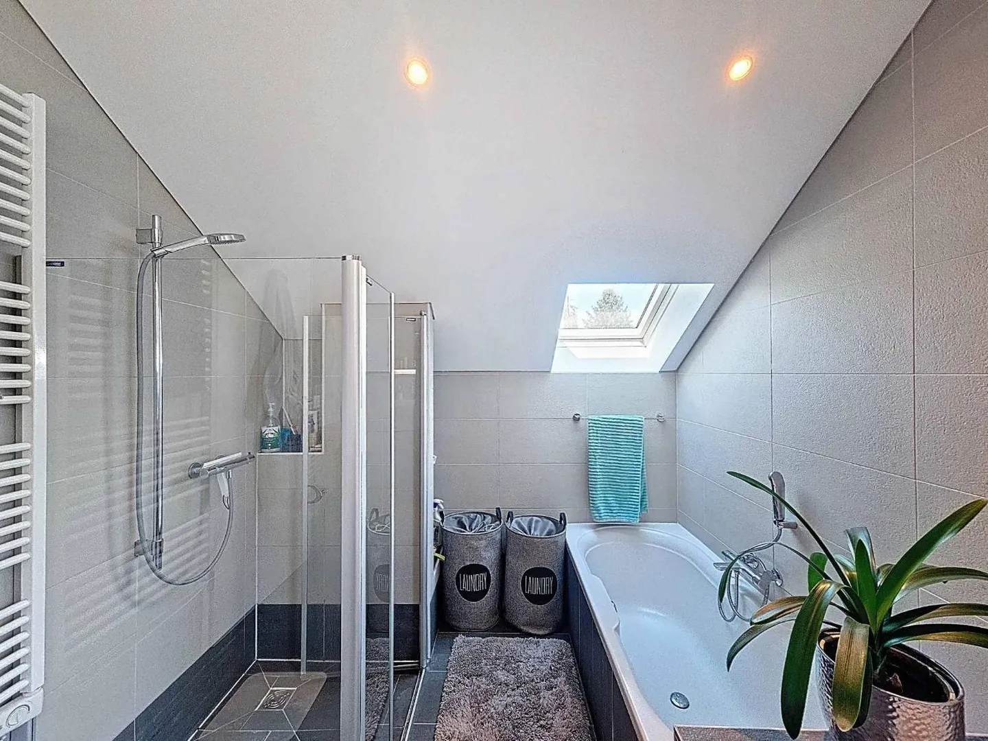 Stunning Villa with Pool - Photo 7 of 13