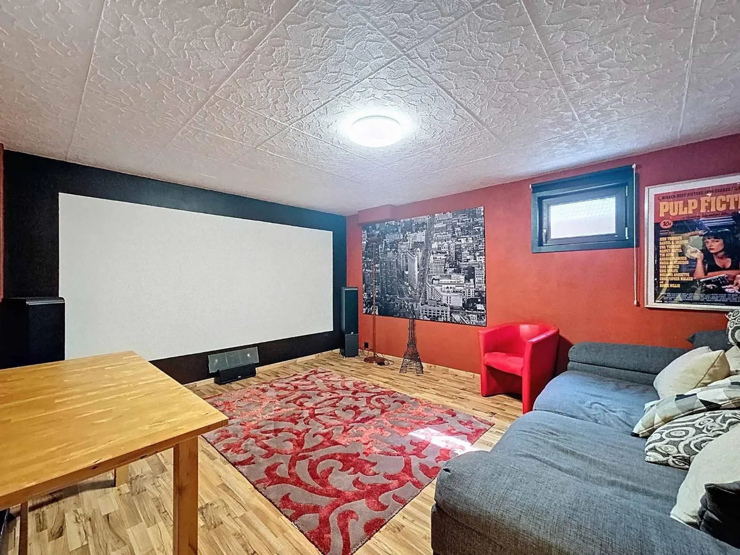 Stunning Villa with Pool - Photo 12 of 13