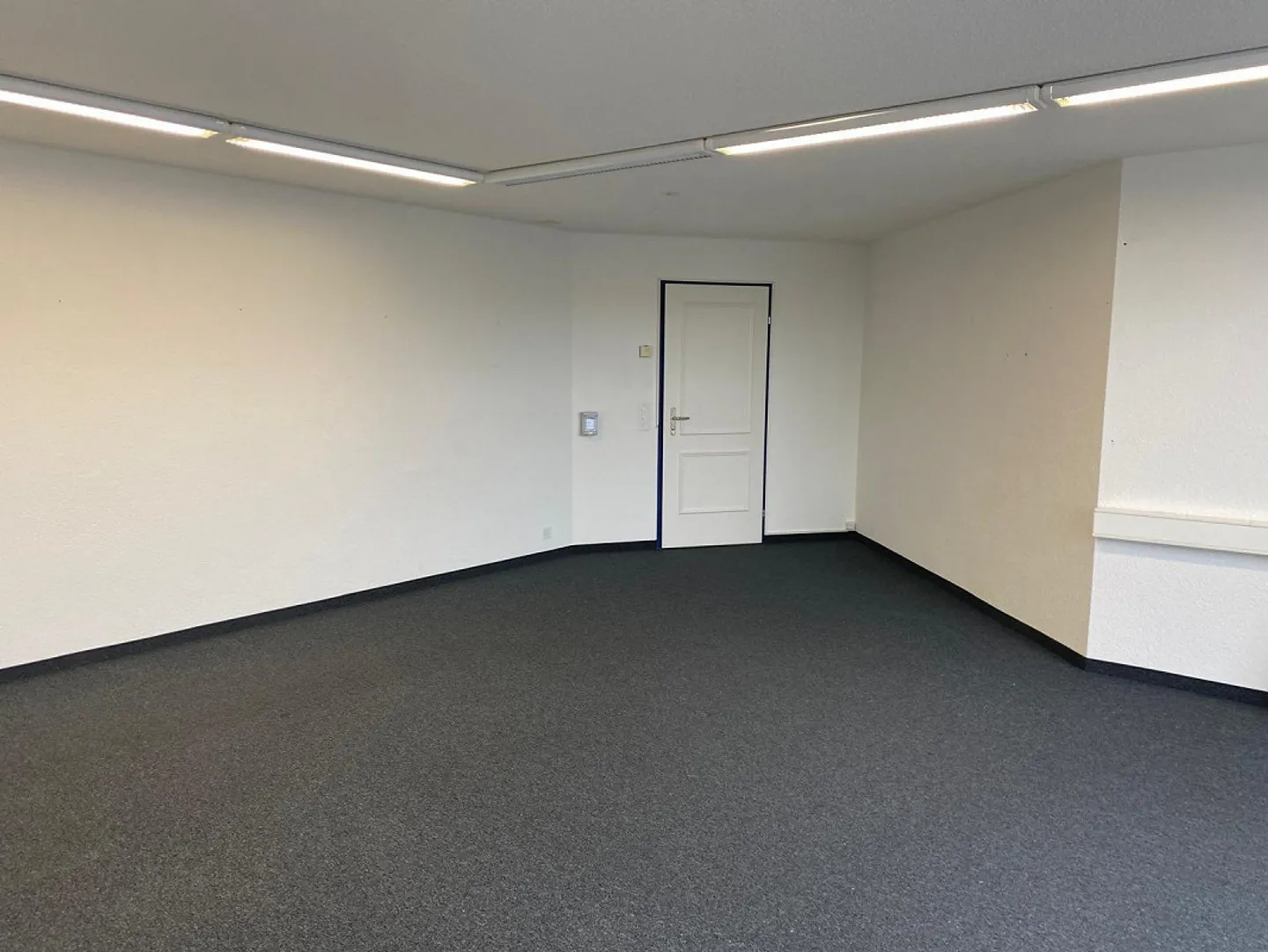 Modernes Büro mit WC - Foto 1 von 3