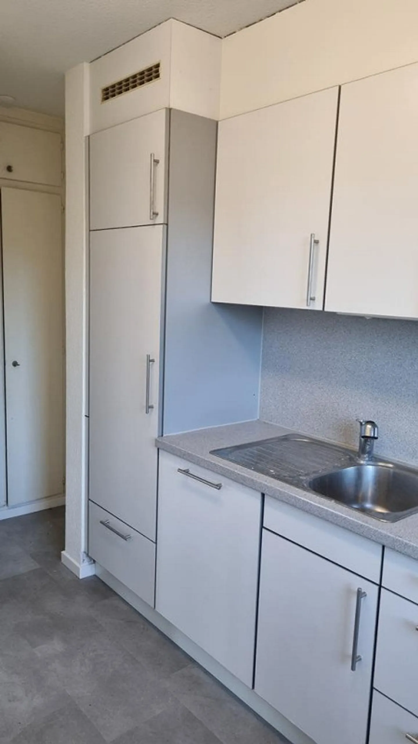 Appartement lumineux de 3.0 pièces avec balcon dans un emplacement central - Photo 4 sur 10