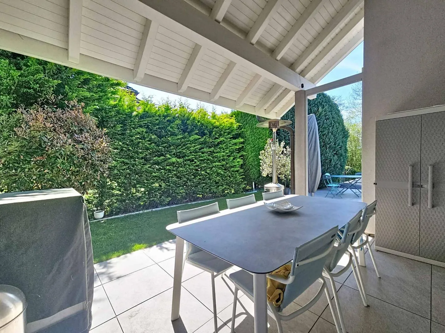 Stunning Villa with Pool - Photo 13 of 13