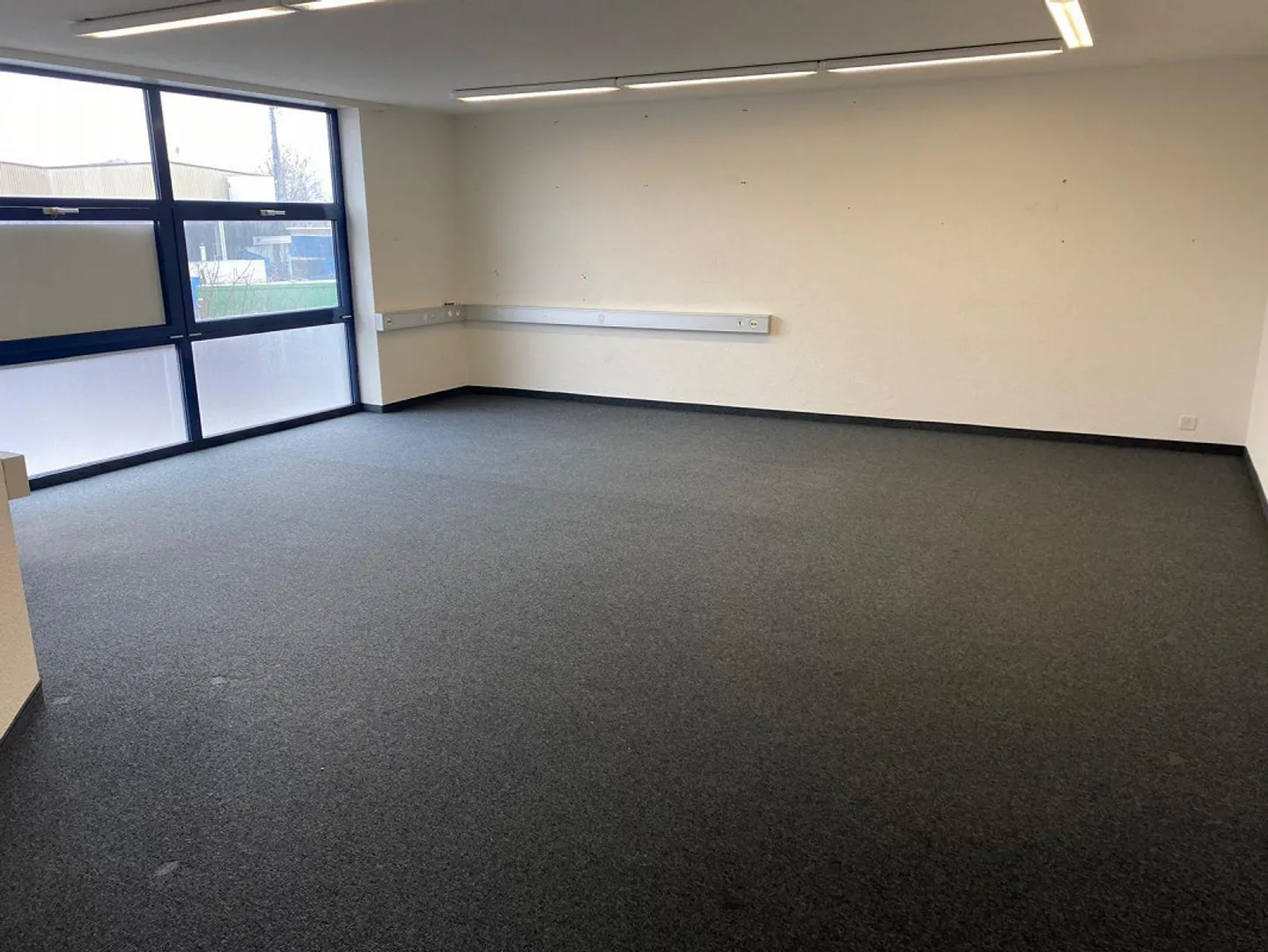 Modernes Büro mit WC - Foto 2 von 3