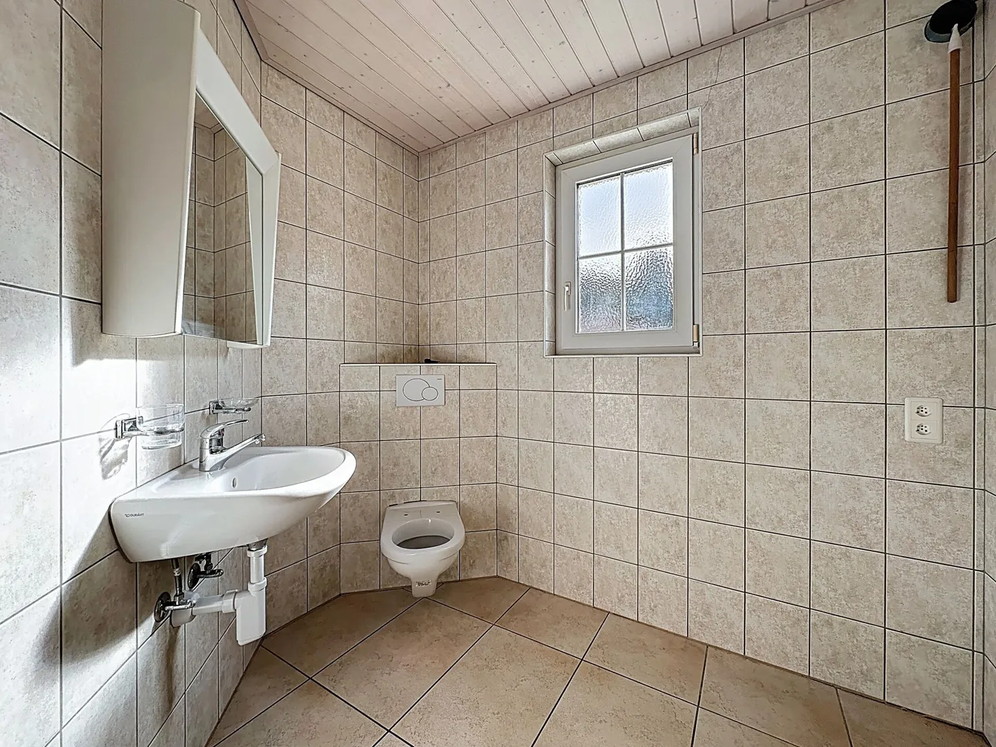 EINEBENDECKEN IN EINER EINZELVILLA AM RANDE DER FELDER! - Foto 14 von 20