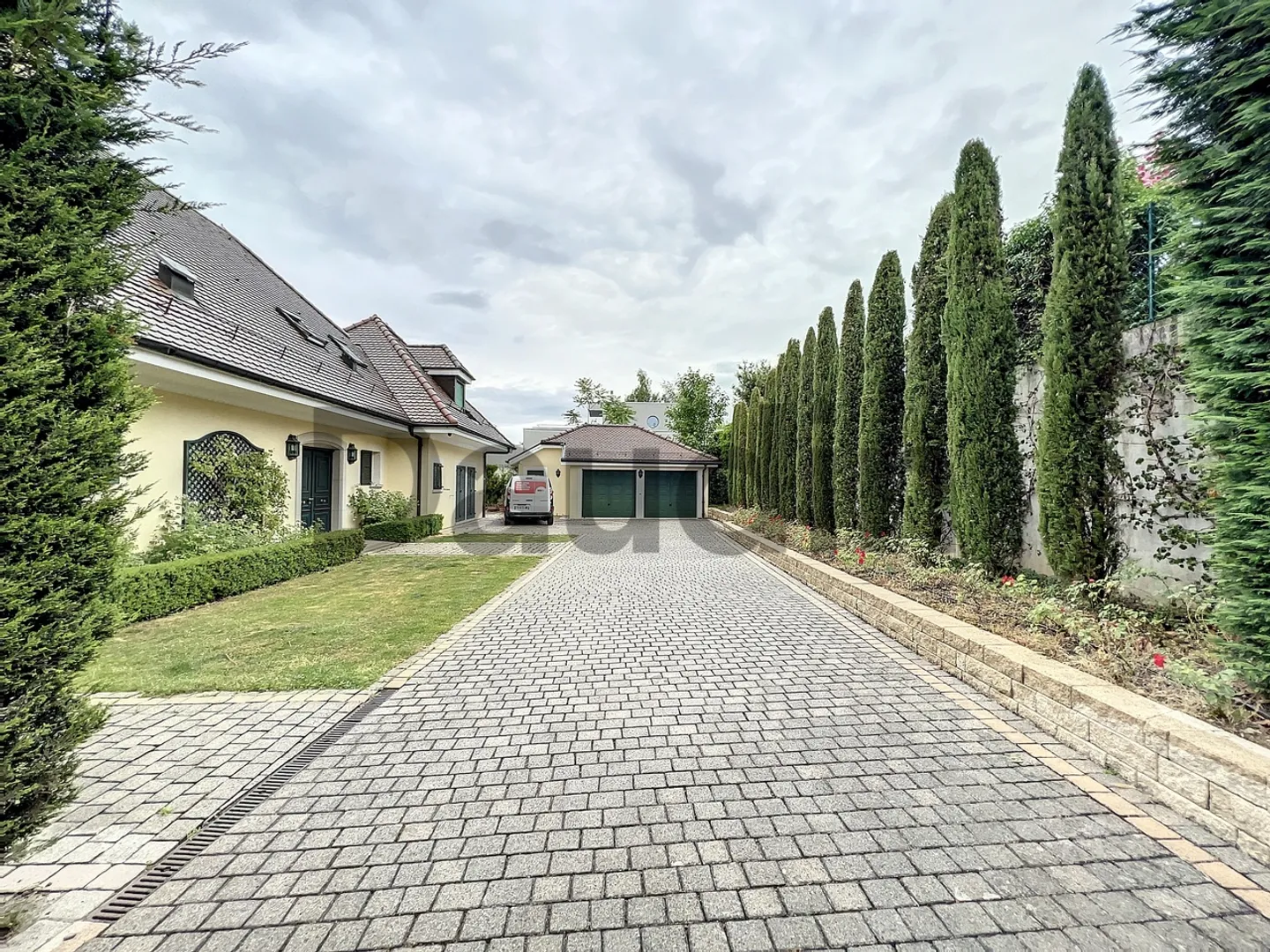 Casa indipendente di una superficie utile di 490m2 da ristrutturare - Foto 3 di 13