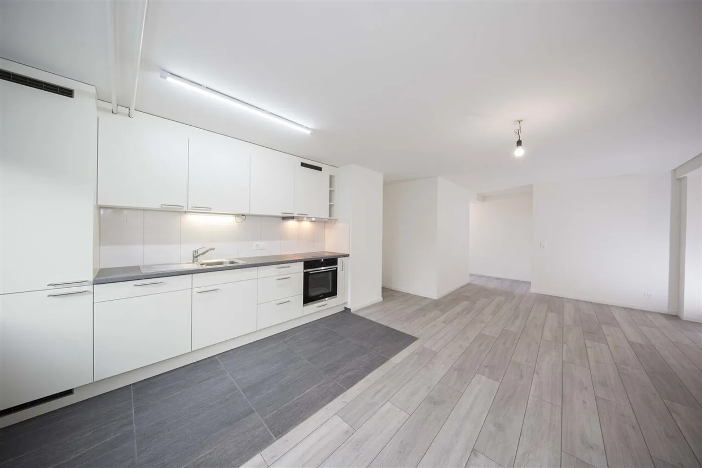 2.5 Room Apartment - Photo 3 of 7