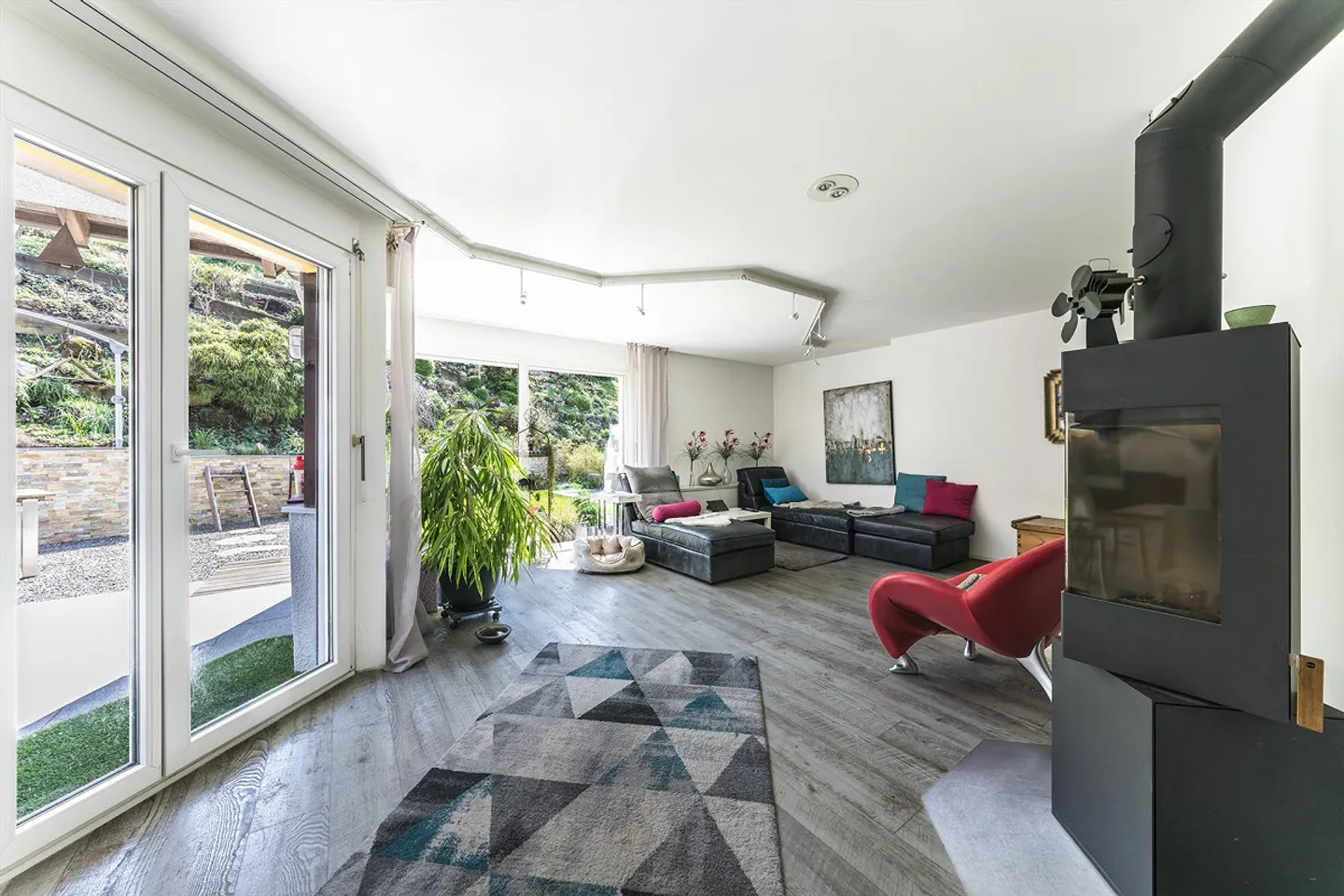 Row House in Goldach – Stylish Living with Garden Idyl - Photo 7 of 14