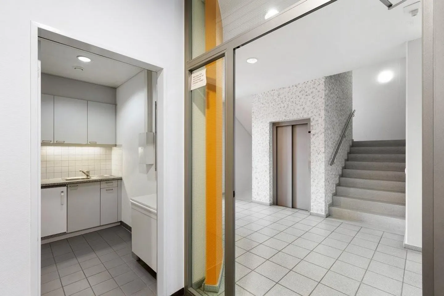 Available immediately - Office space in a central location! - Photo 6 of 6