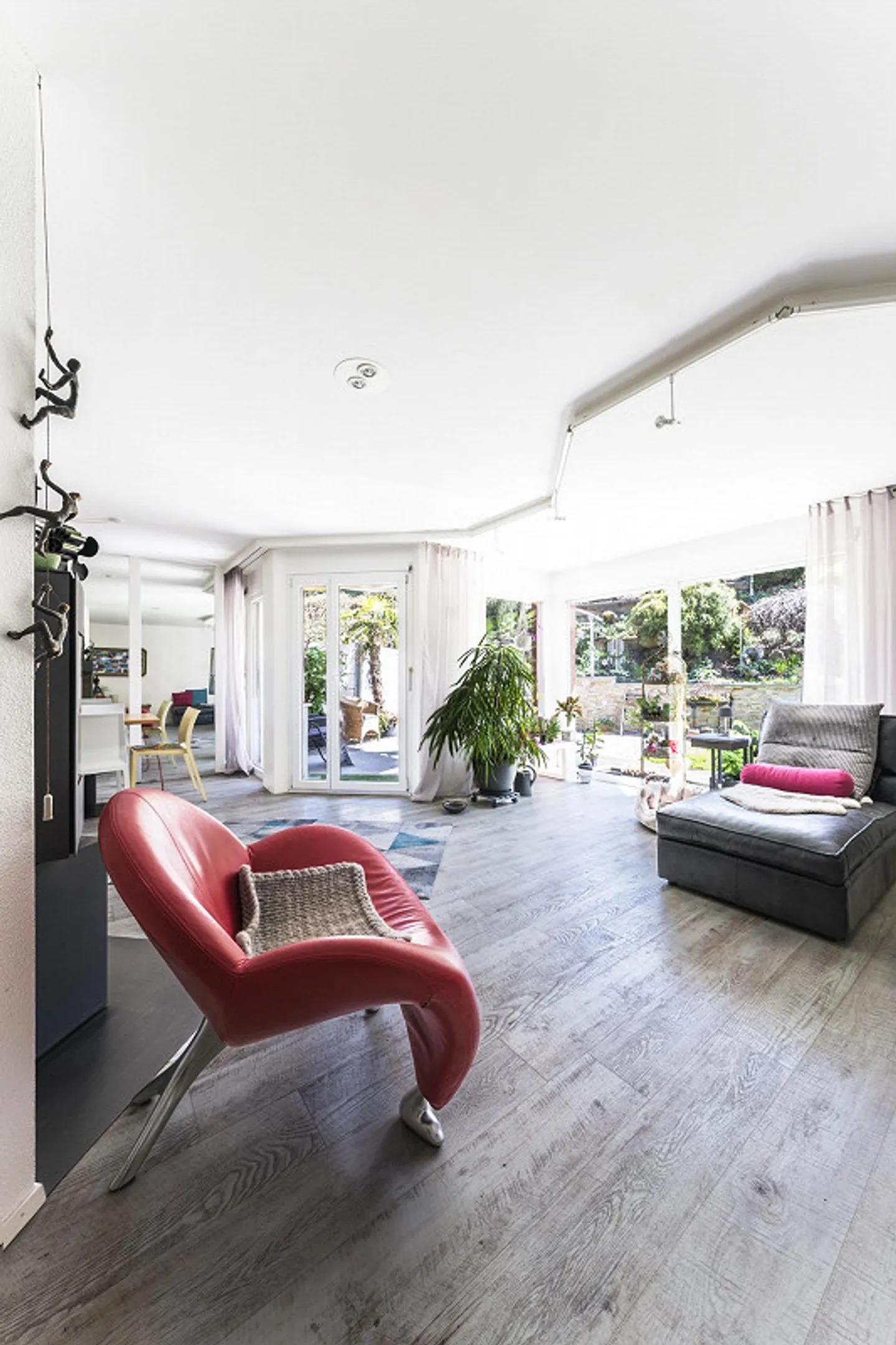 Row House in Goldach – Stylish Living with Garden Idyl - Photo 10 of 14