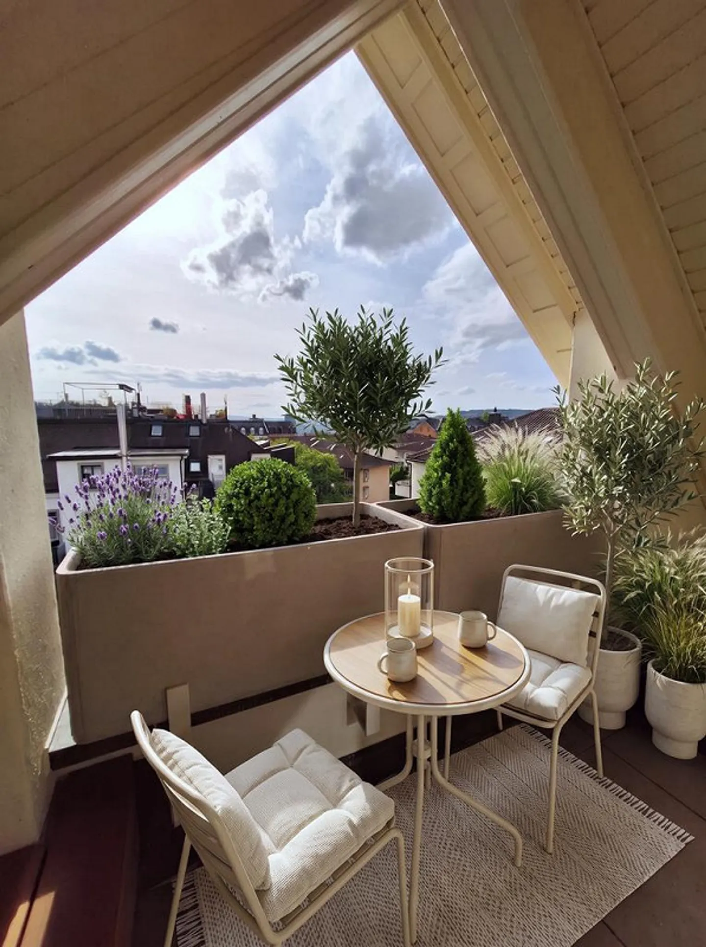 Maisonette de 3,5 pièces avec balcon ensoleillé et vue dégagée - Photo 7 sur 9
