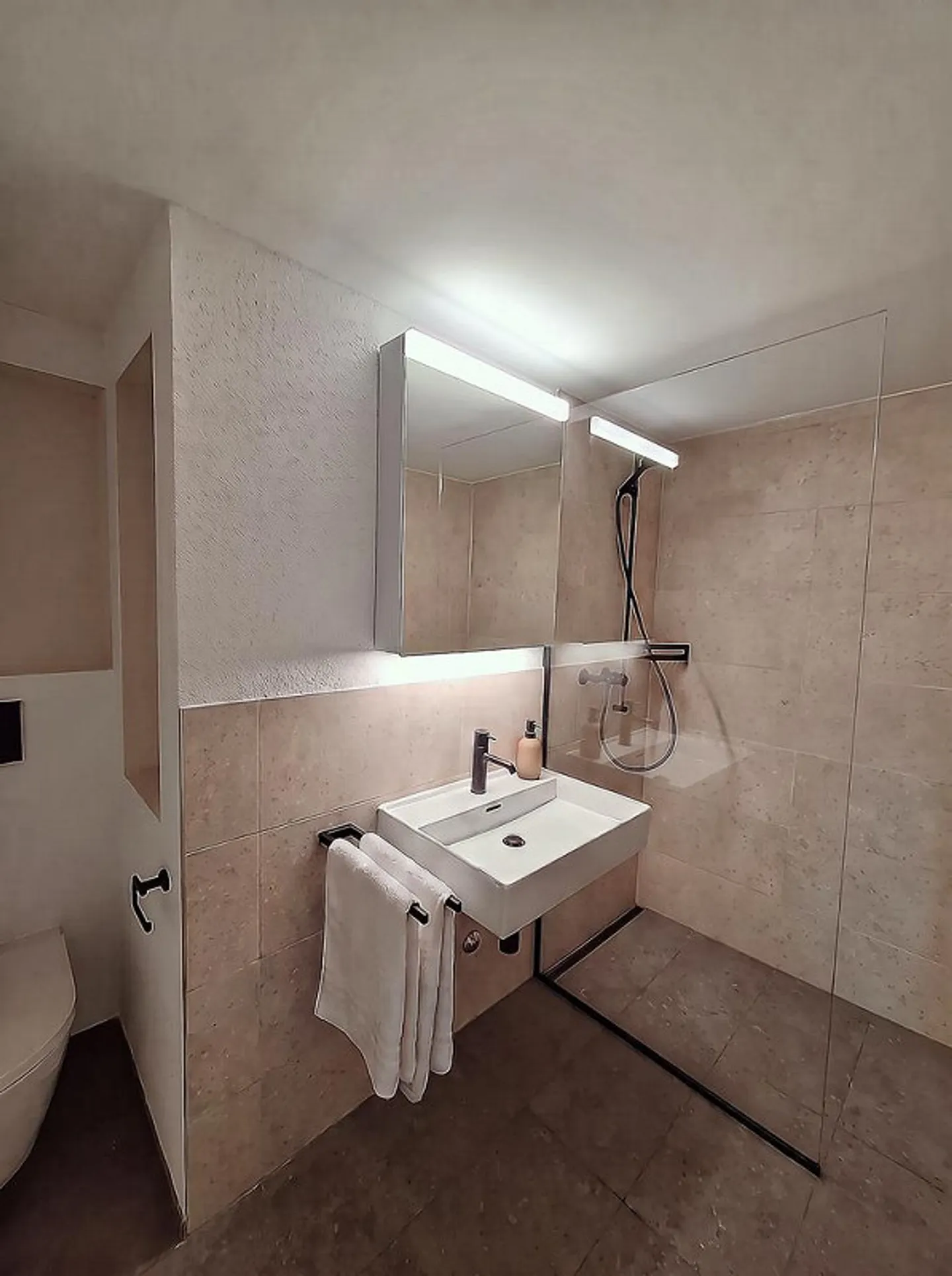 Maisonette de 3,5 pièces avec balcon ensoleillé et vue dégagée - Photo 8 sur 9