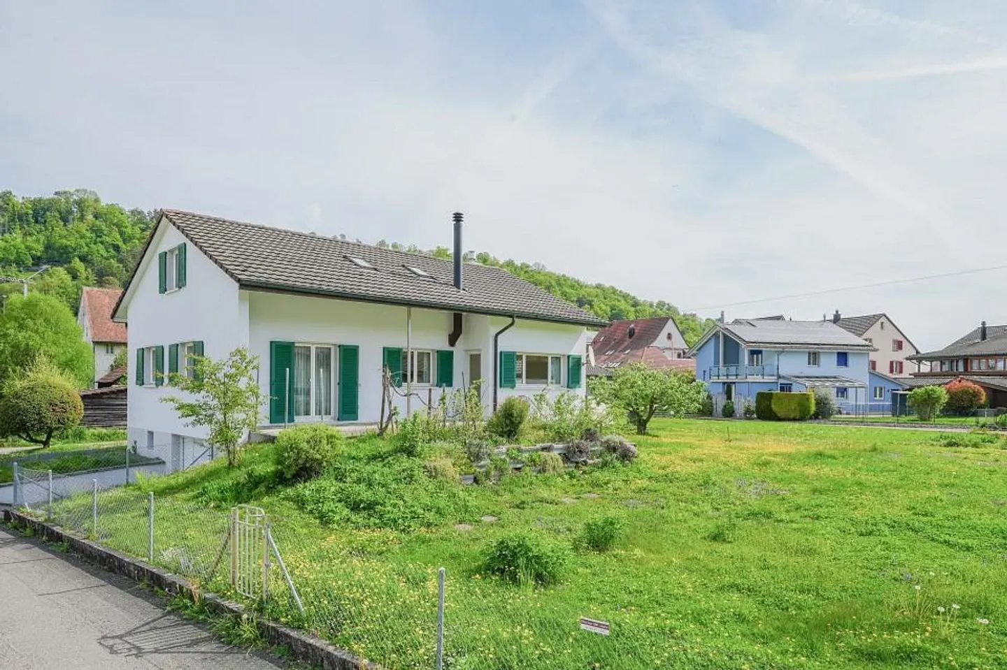 Detached 5.5 Room Single-Family House with Large Garden - Photo 2 of 13