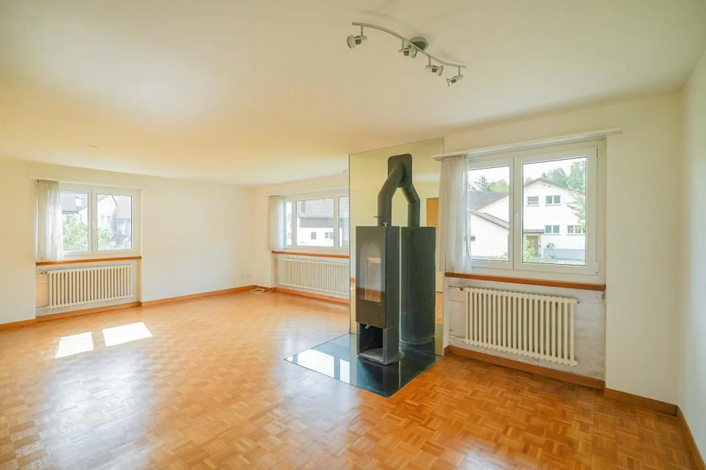 Detached 5.5 Room Single-Family House with Large Garden - Photo 3 of 13