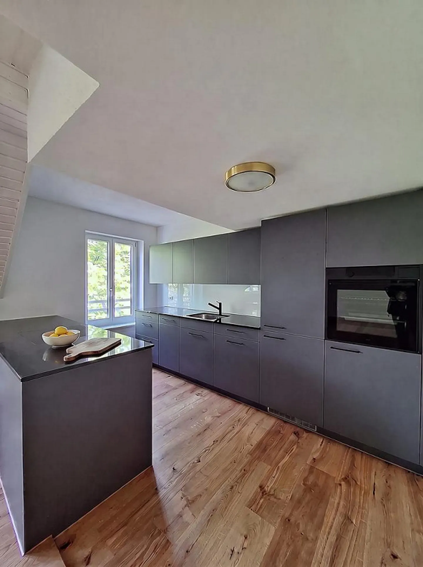 Maisonette de 3,5 pièces avec balcon ensoleillé et vue dégagée - Photo 3 sur 9