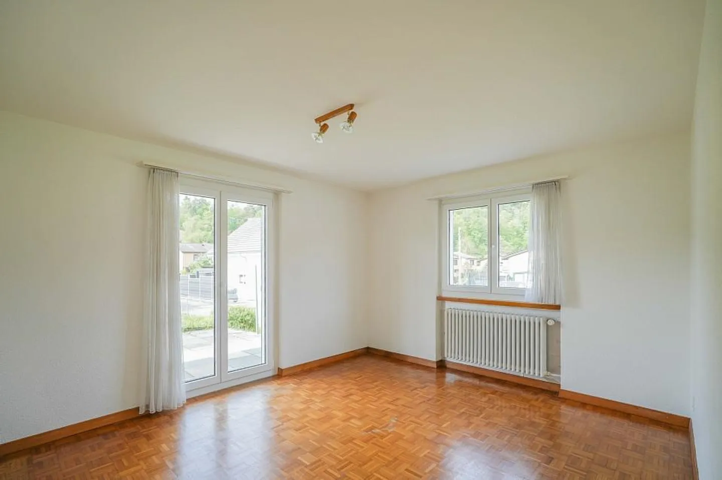 Detached 5.5 Room Single-Family House with Large Garden - Photo 9 of 13