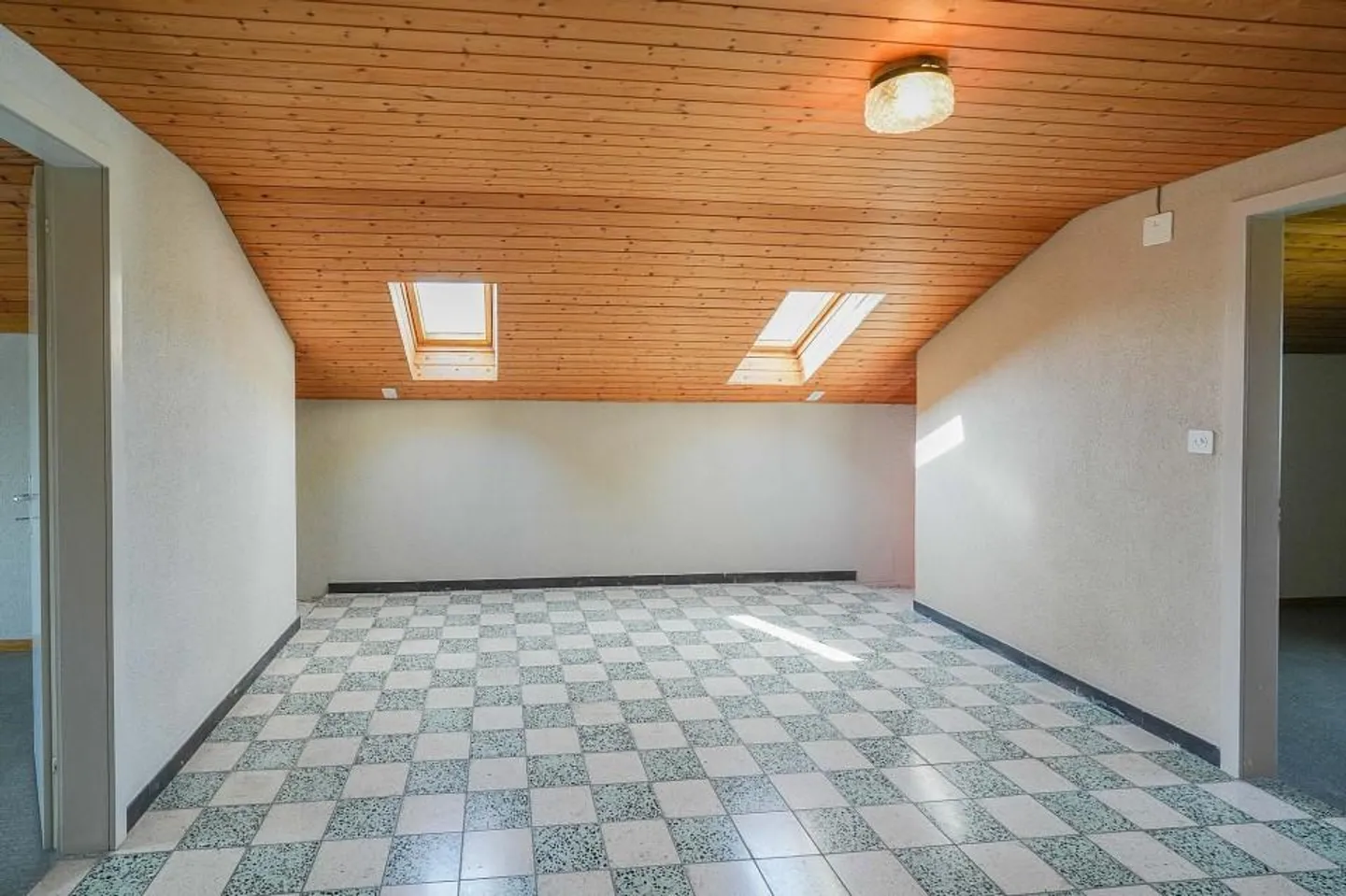 Detached 5.5 Room Single-Family House with Large Garden - Photo 12 of 13