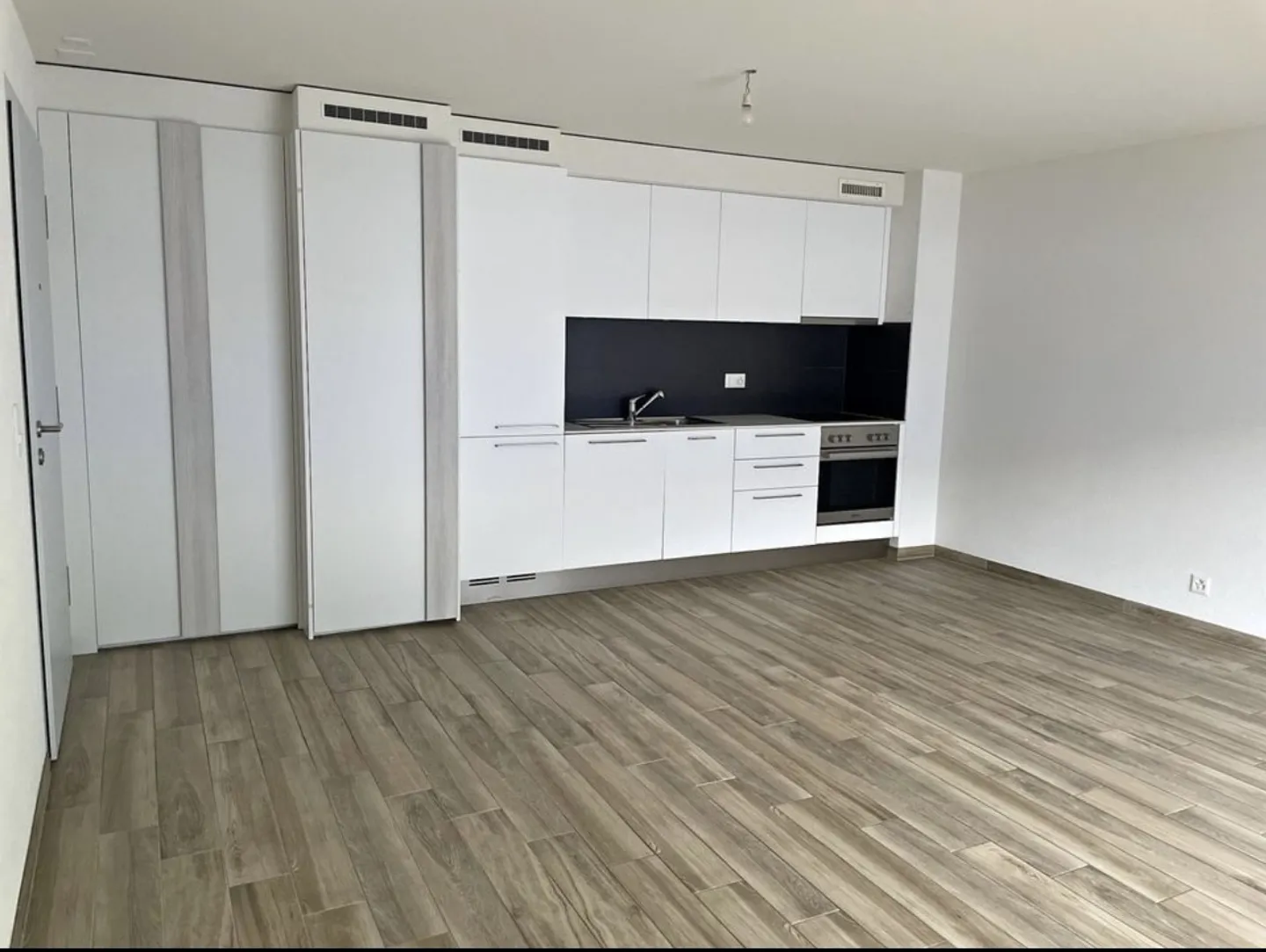 2.5 Room Apartment - Photo 3 of 6