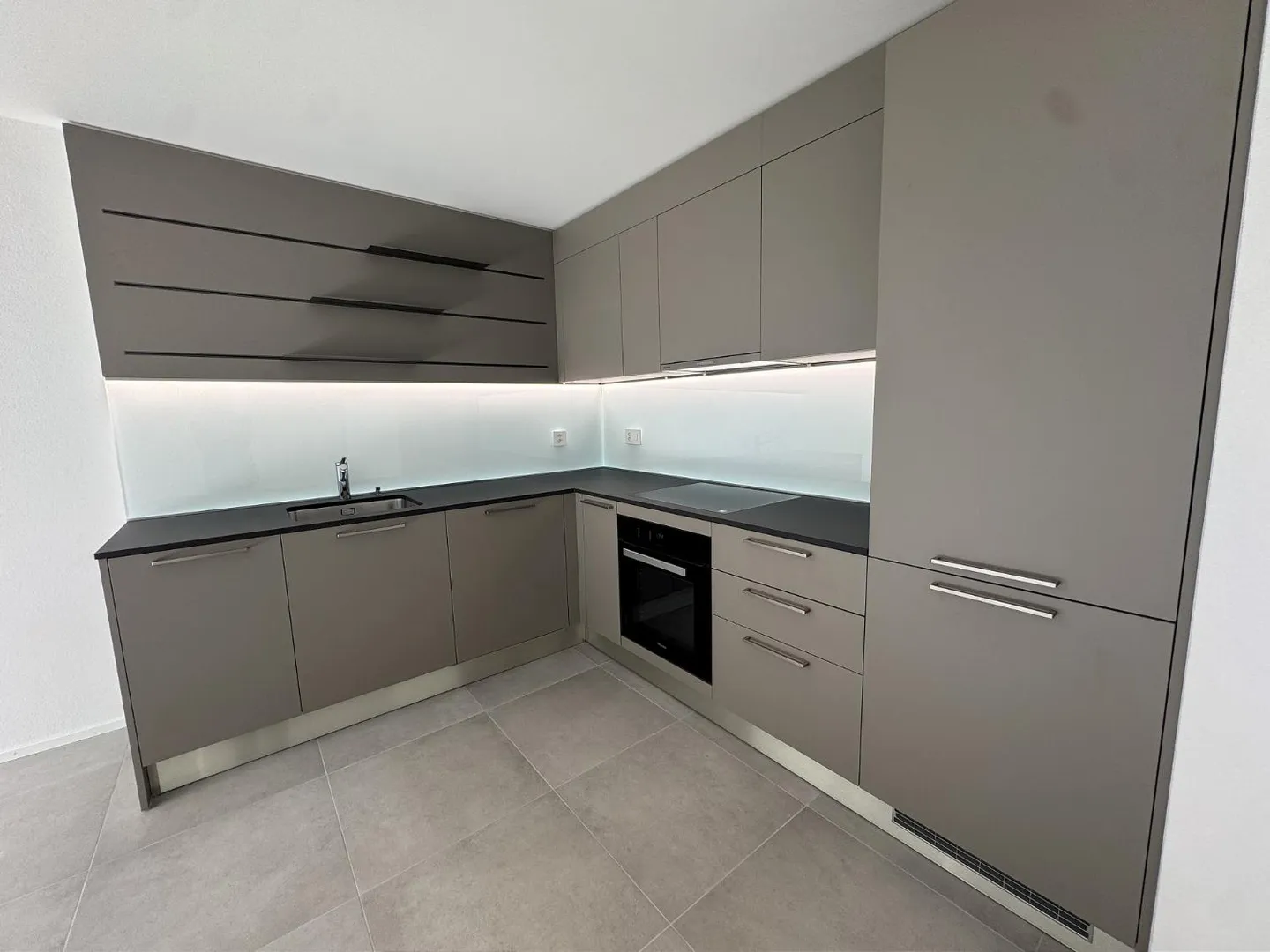 05650 - Appart. 3œ PCES - IMP. CHAMP-RIOND 18 - MATRAN - Foto 5 di 11