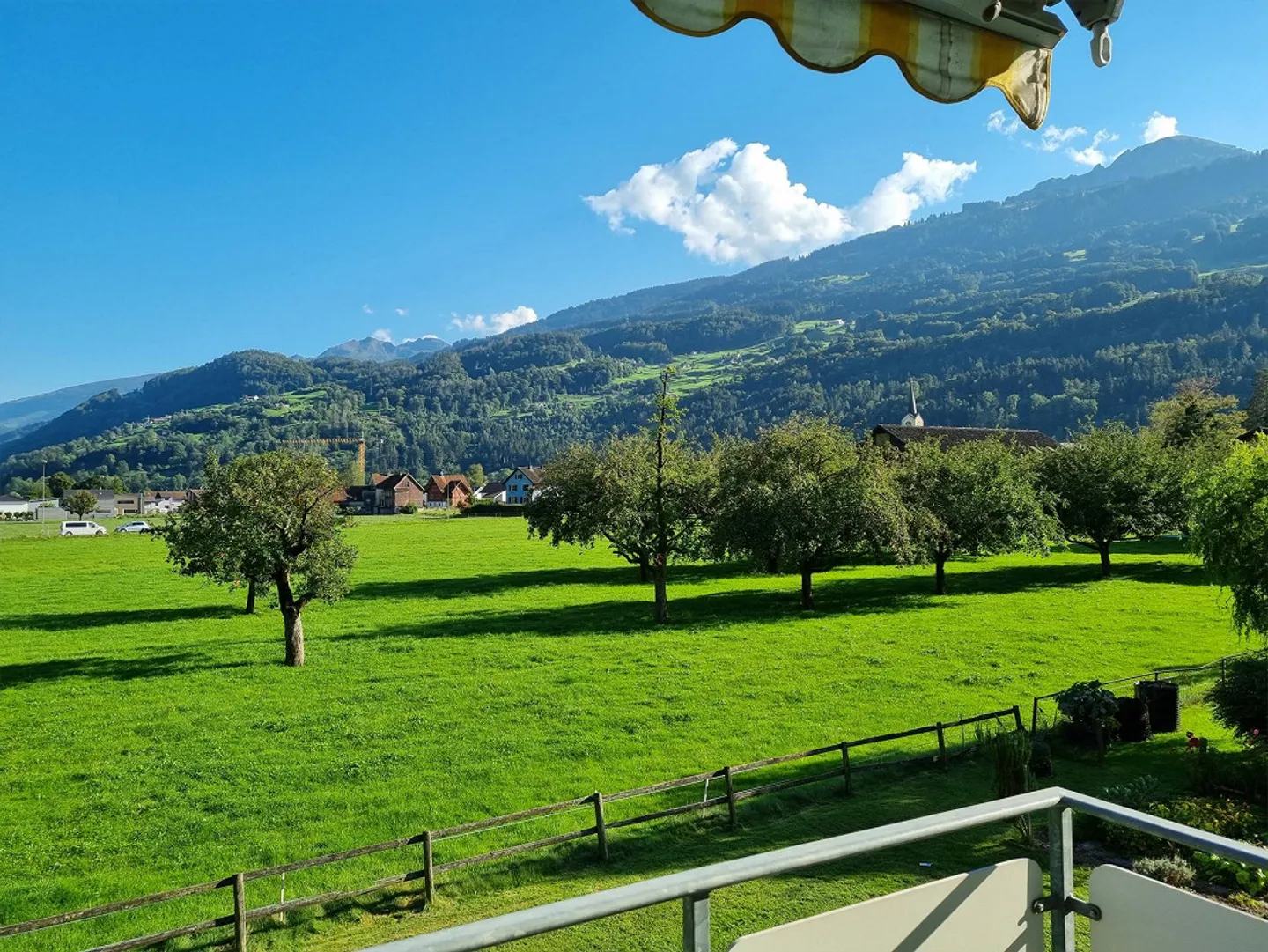 Newly renovated 4.5 room apartment with a fantastic view of the countryside - Photo 1 of 8