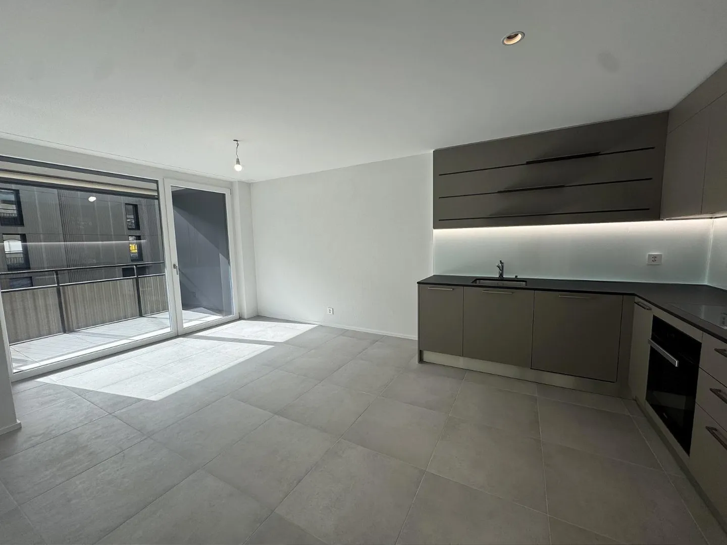 05650 - Appart. 3œ PCES - IMP. CHAMP-RIOND 18 - MATRAN - Foto 7 di 11