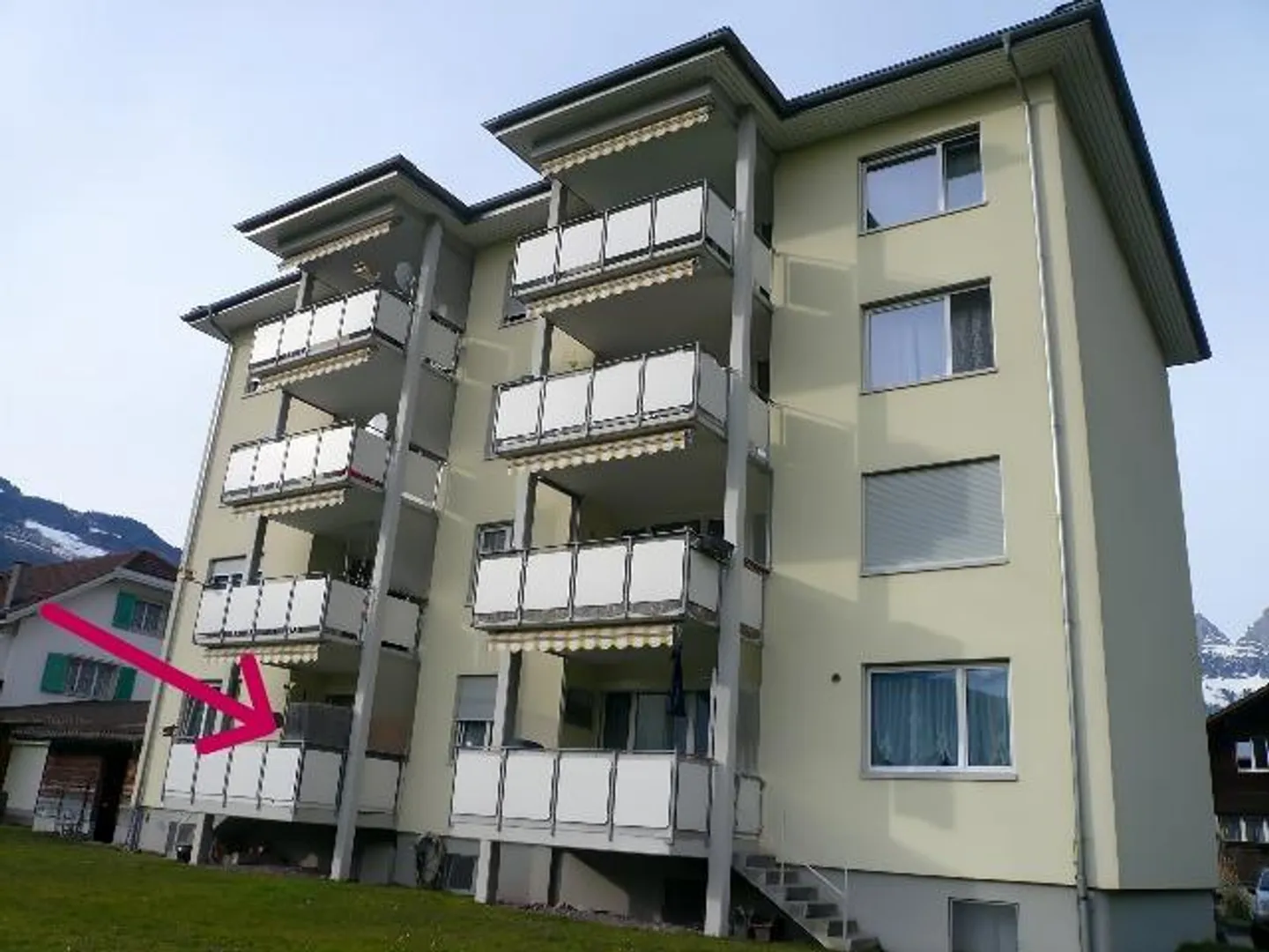 Newly renovated 4.5 room apartment with a fantastic view of the countryside - Photo 2 of 8