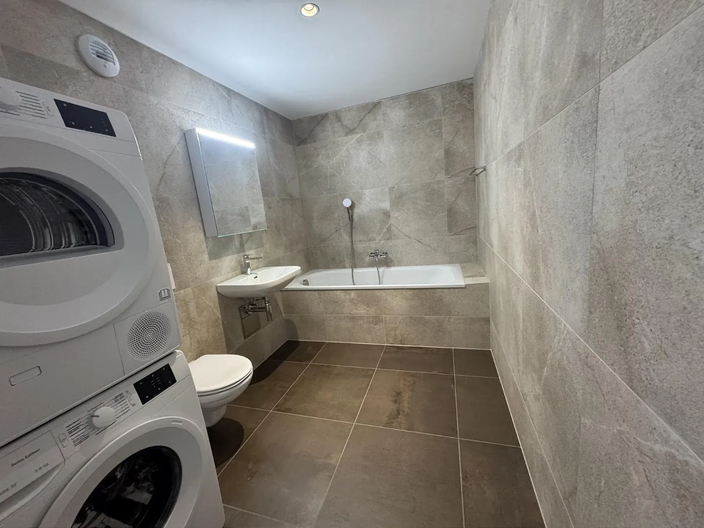 05650 - Appart. 3œ PCES - IMP. CHAMP-RIOND 18 - MATRAN - Foto 8 di 11