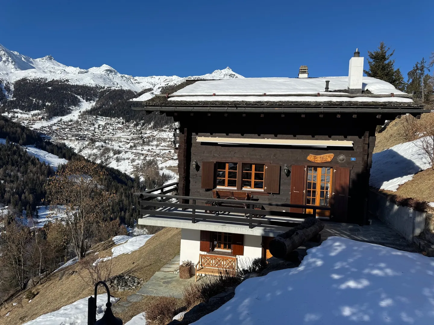 Chalet with Stunning Views - Photo 4 of 12
