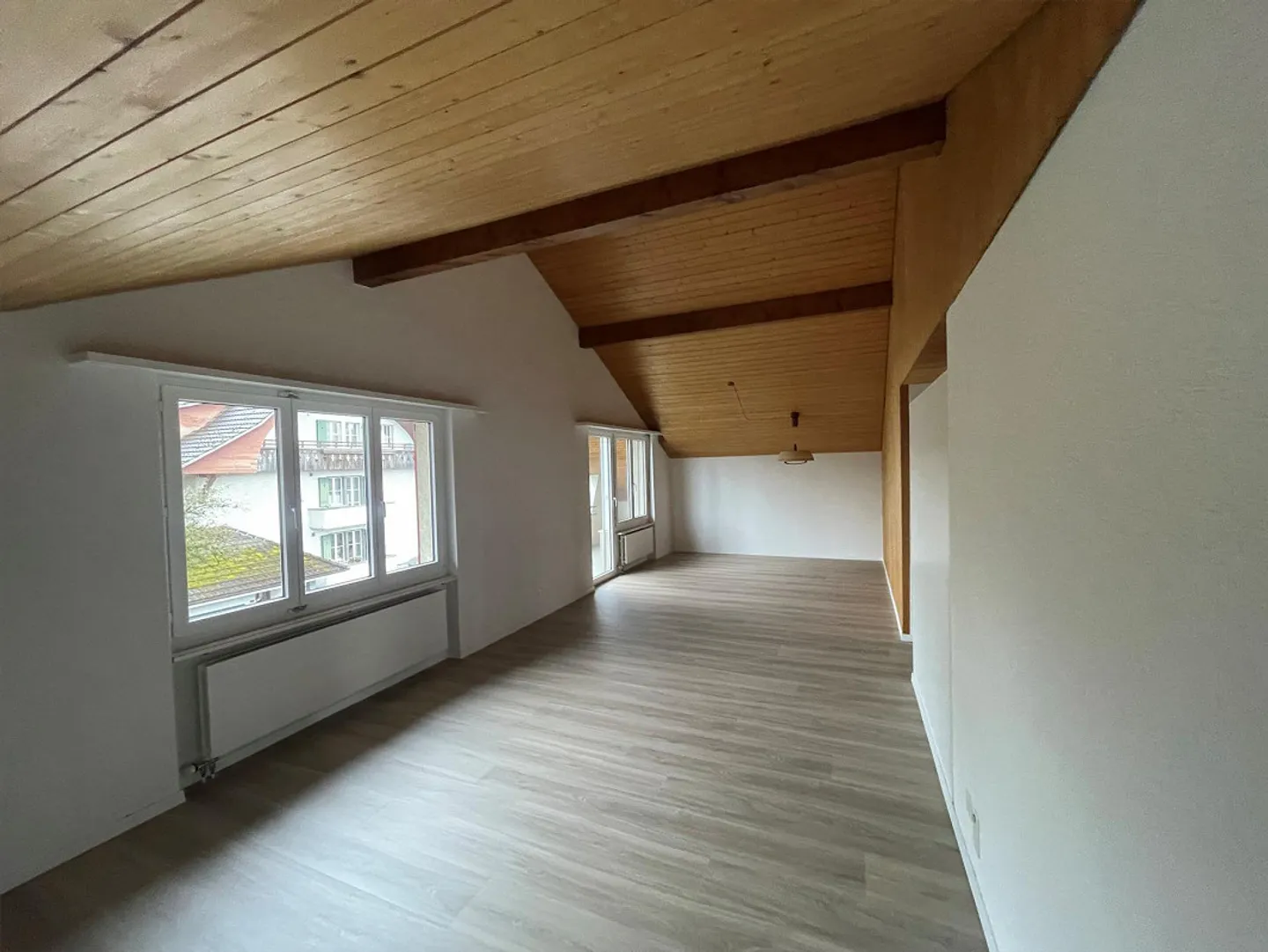 Appartamento luminoso e affascinante di 3,5 stanze - Foto 2 di 8