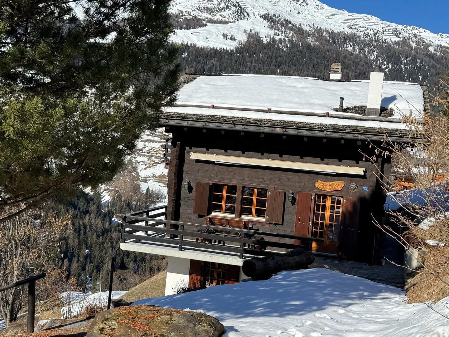 Chalet with Stunning Views - Photo 3 of 12