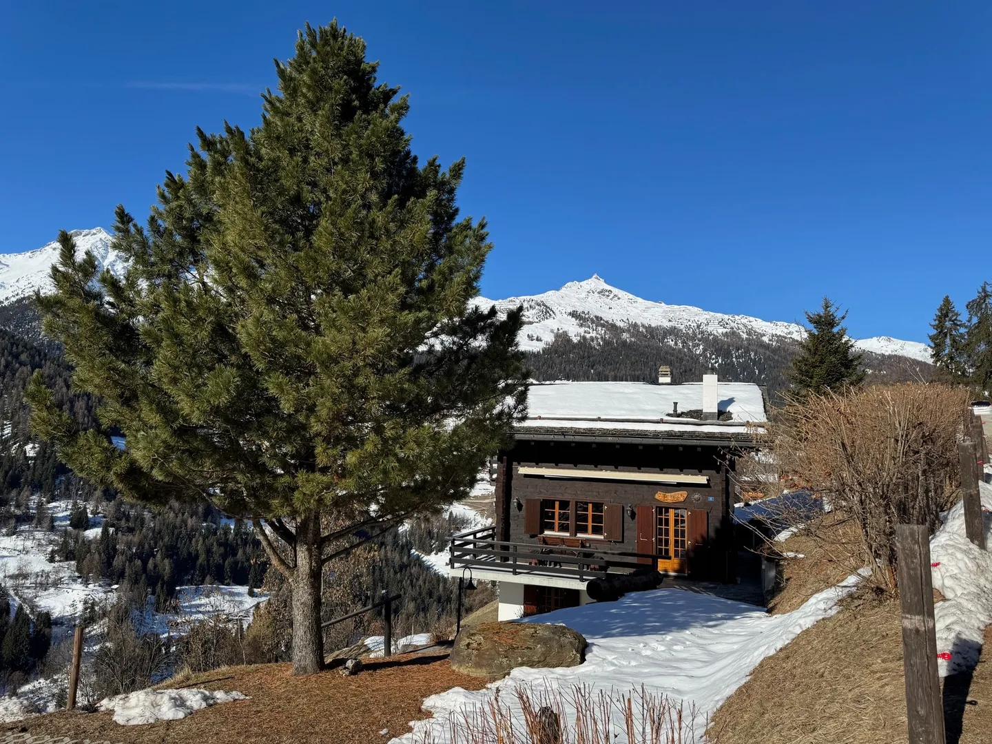 Chalet with Stunning Views - Photo 5 of 12