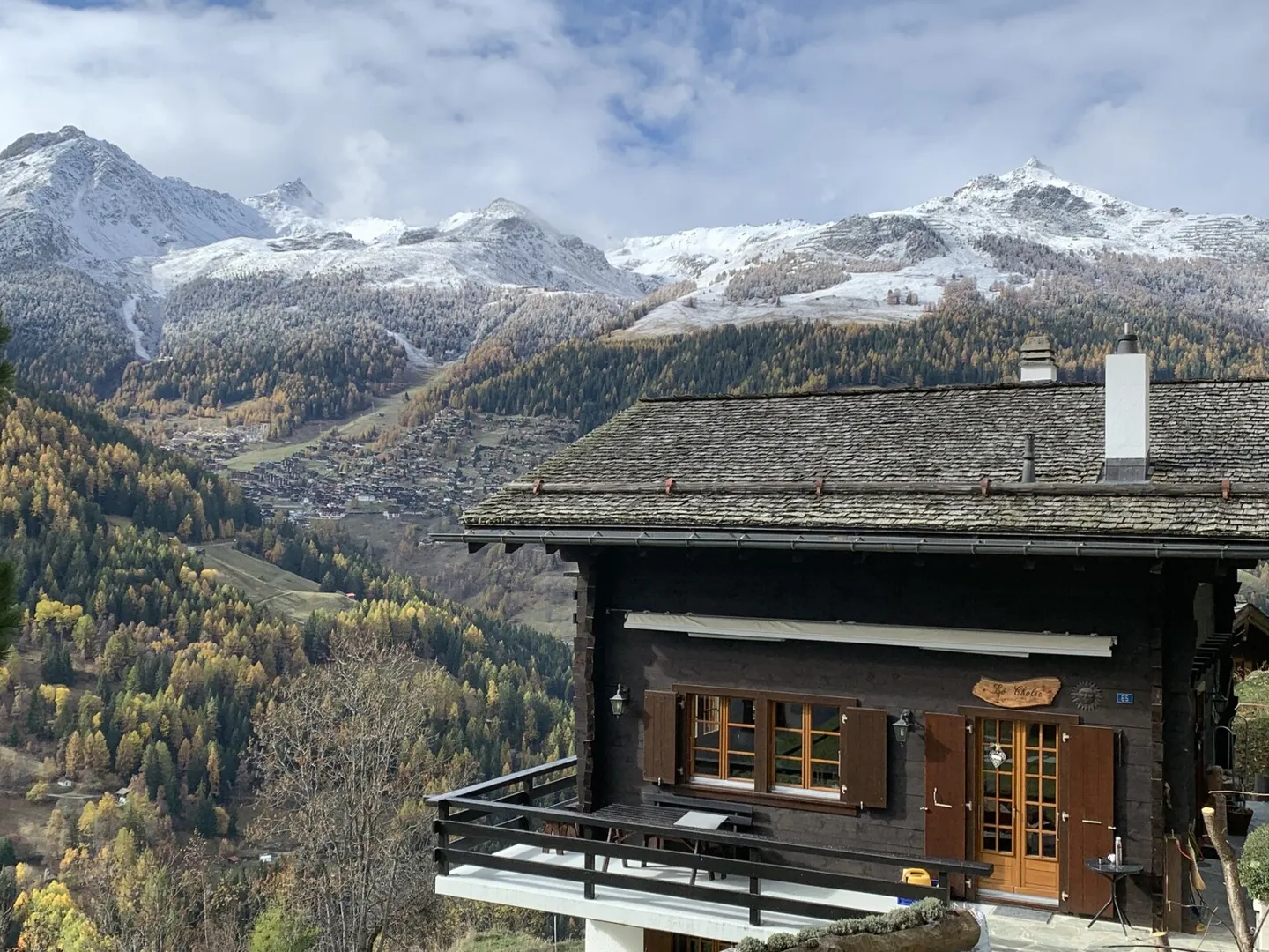 Chalet with Stunning Views - Photo 8 of 12