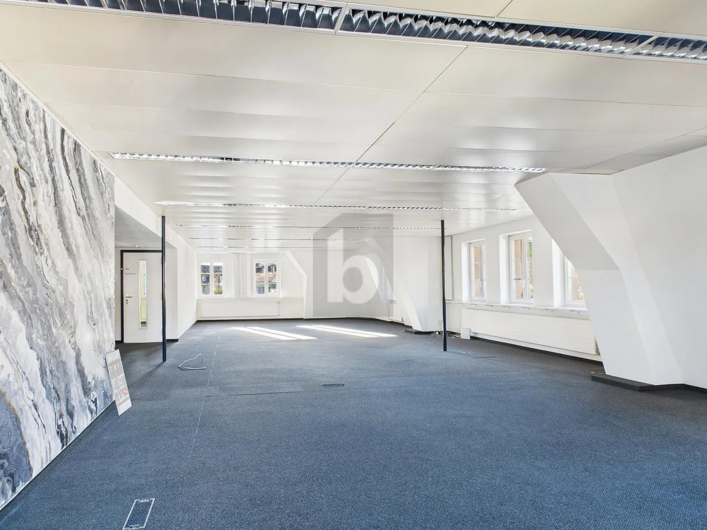 Office space for rent - Photo 3 of 6