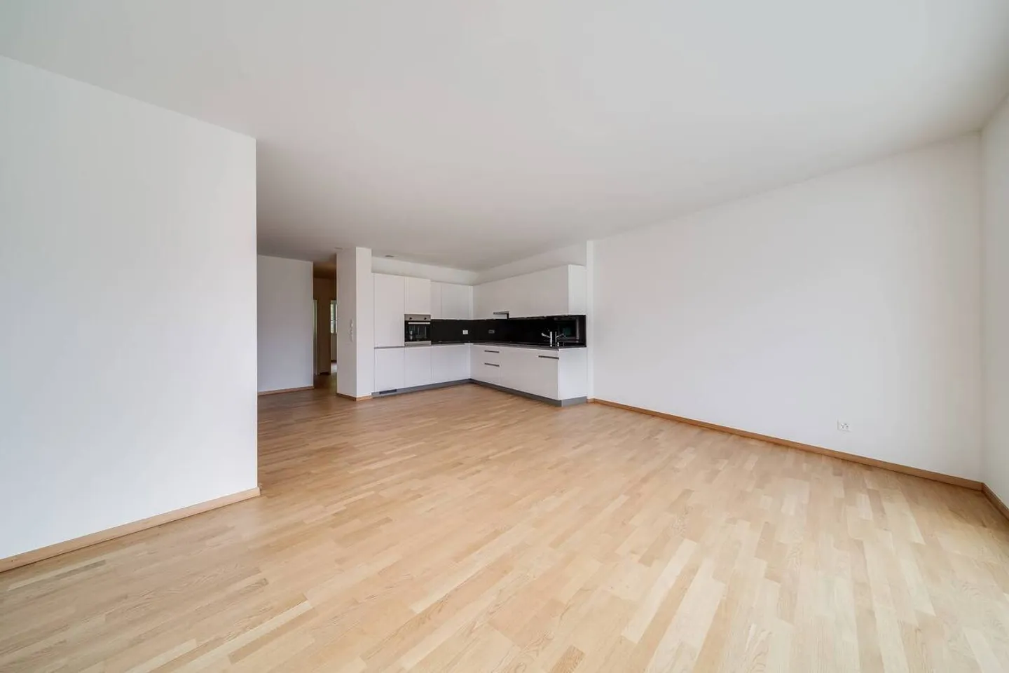 Appartement spacieux et lumineux de 3,5 pièces - Photo 3 sur 12