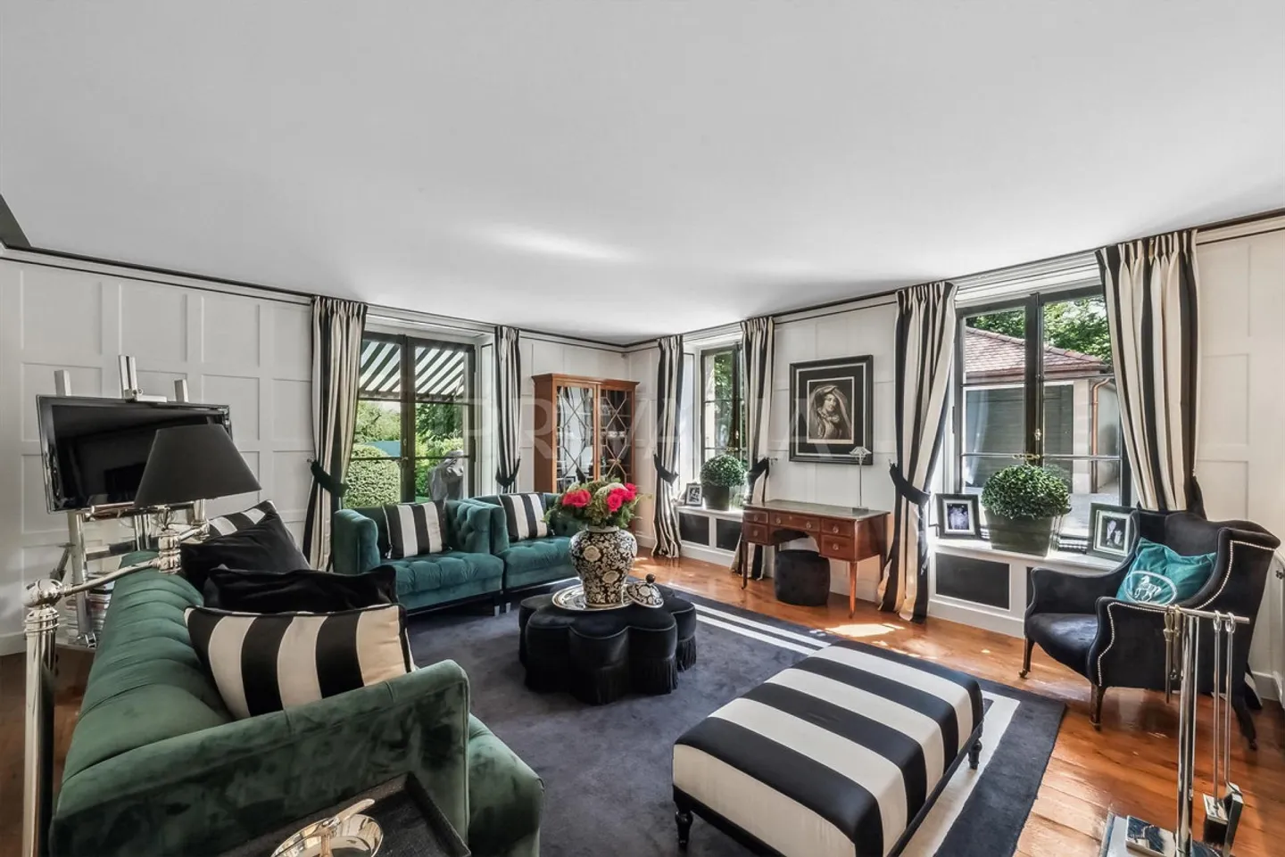 Unique: Splendid residence with outbuilding in the heart of Vandoeuvres - Photo 1 of 11