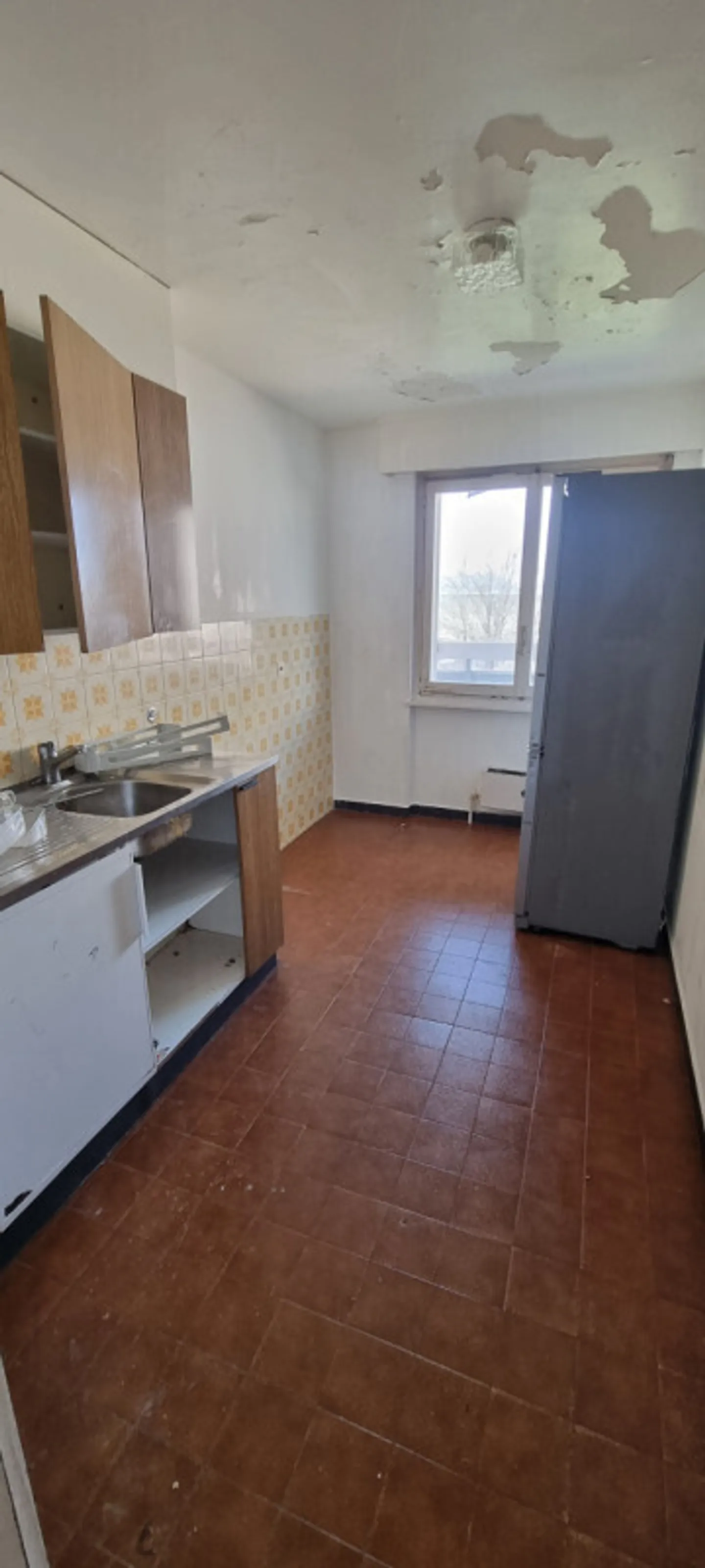 Appartamento angolare - 4 stanze - Da ristrutturare - Foto 6 di 8