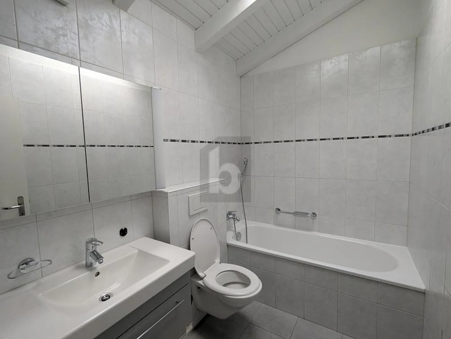 Semi-Detached House 5.5 Rooms - Photo 4 of 6