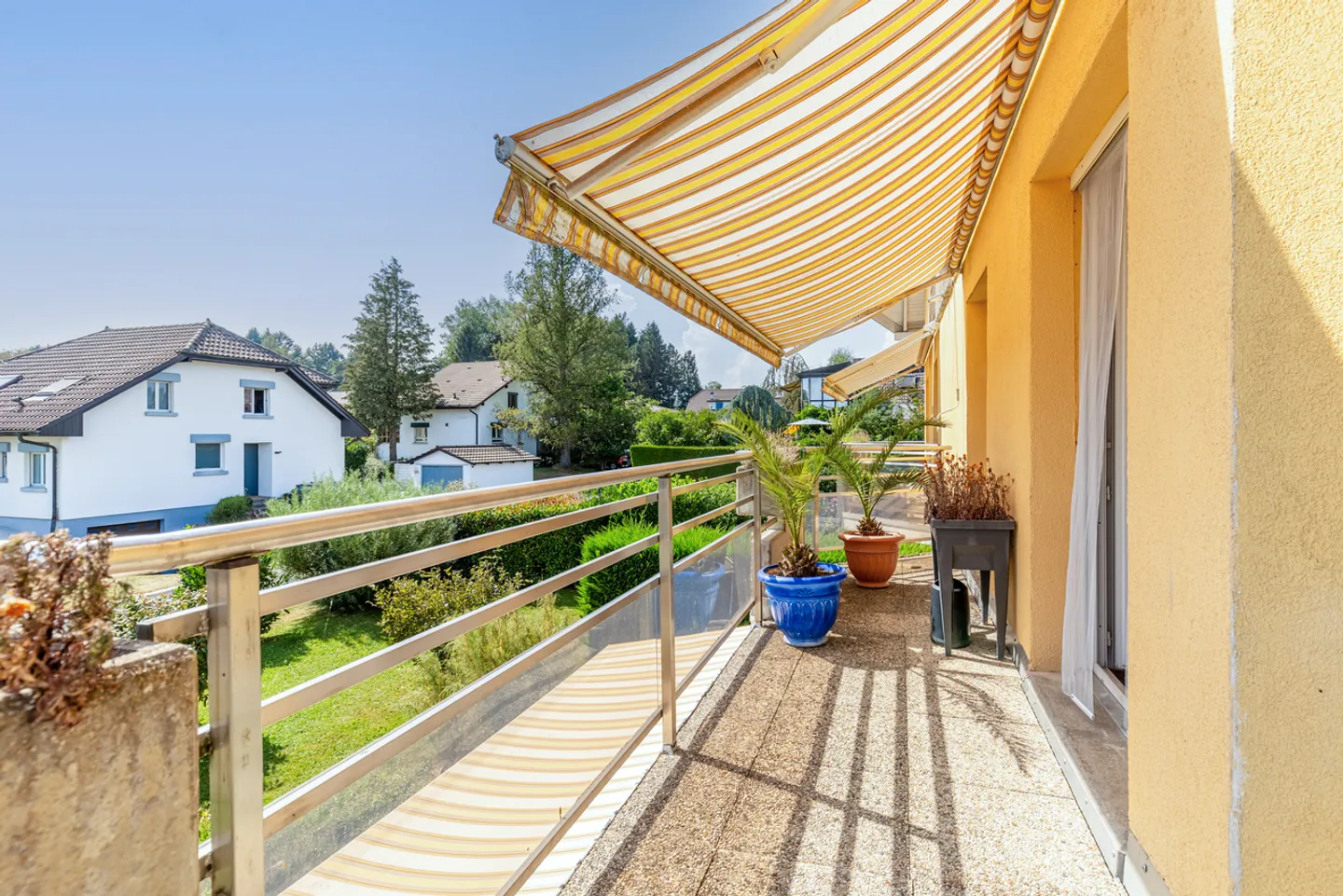 Very bright! Quiet and green! - Photo 9 of 11