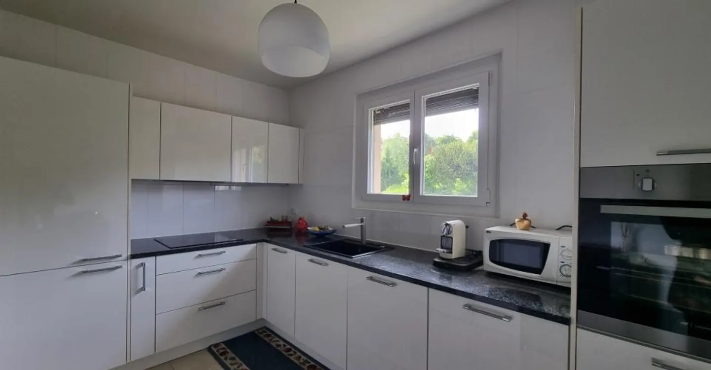 4-room apartment with balcony in La Tour-de-Peilz - Photo 2 of 7