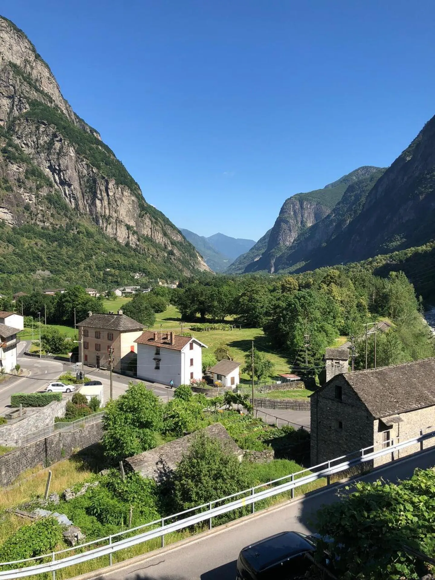Charming Ticino House in Sunny Location with a View in Valle Maggia - Photo 1 of 14