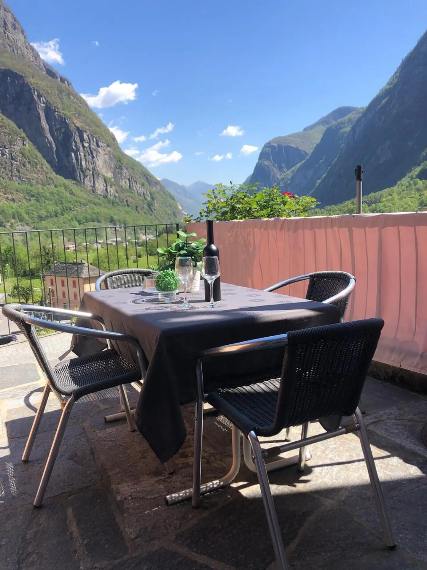 Charming Ticino House in Sunny Location with a View in Valle Maggia - Photo 5 of 14