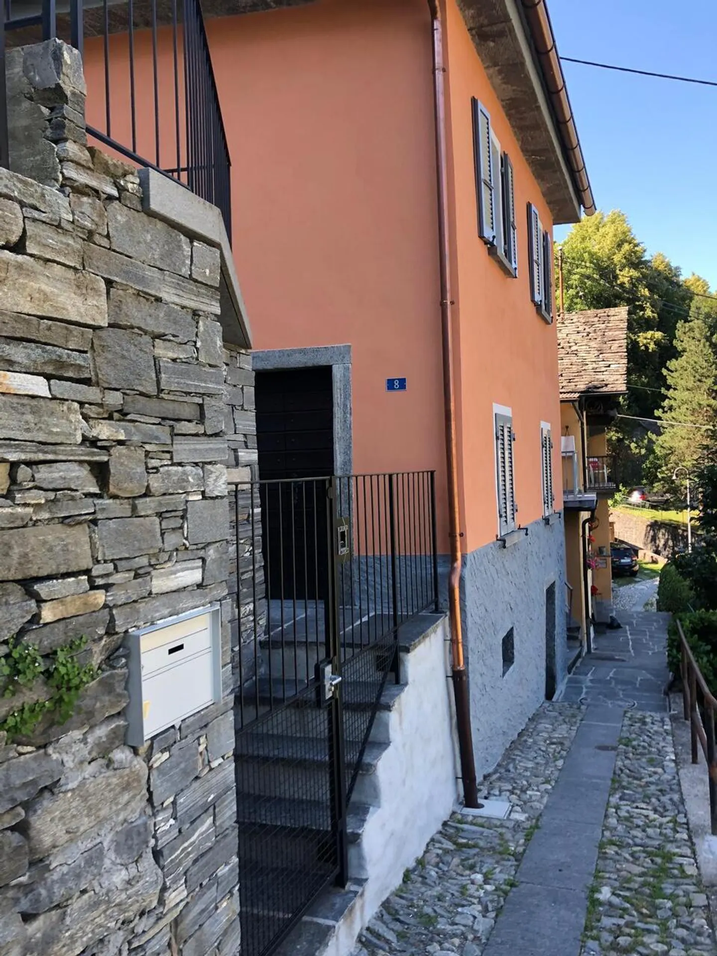 Charming Ticino House in Sunny Location with a View in Valle Maggia - Photo 4 of 14