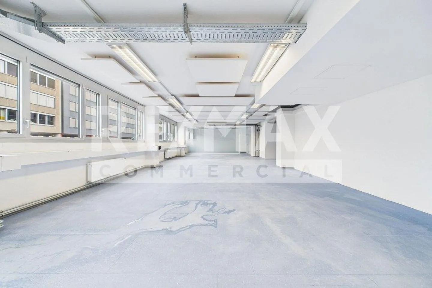 Espace commercial attrayant avec de nombreuses possibilités d'utilisation ! Bureau, stockage, production, etc.! - Photo 8 sur 13