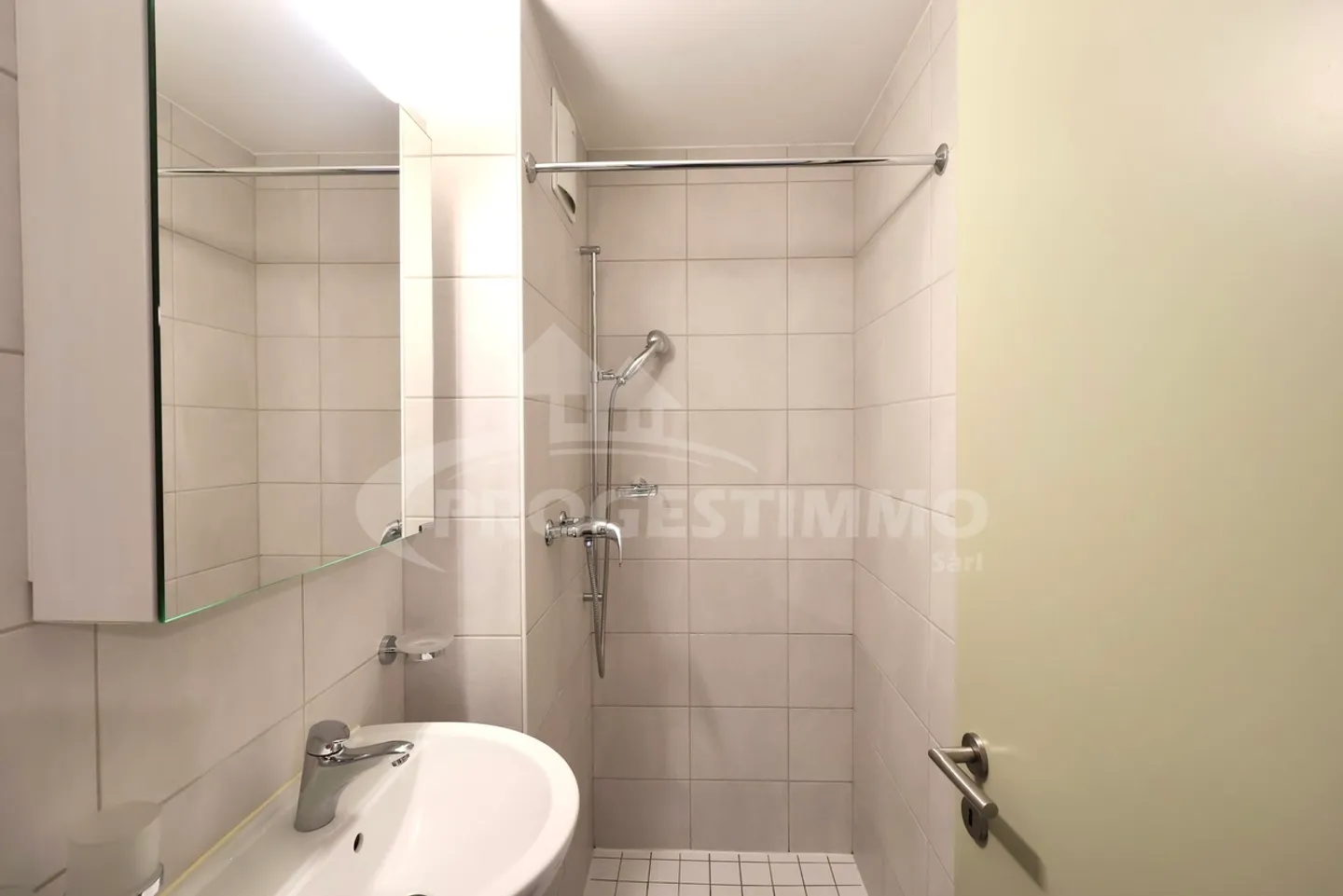 APPARTEMENT D'EXCEPTION AVEC VUE SUR LES ALPES - Photo 6 sur 10