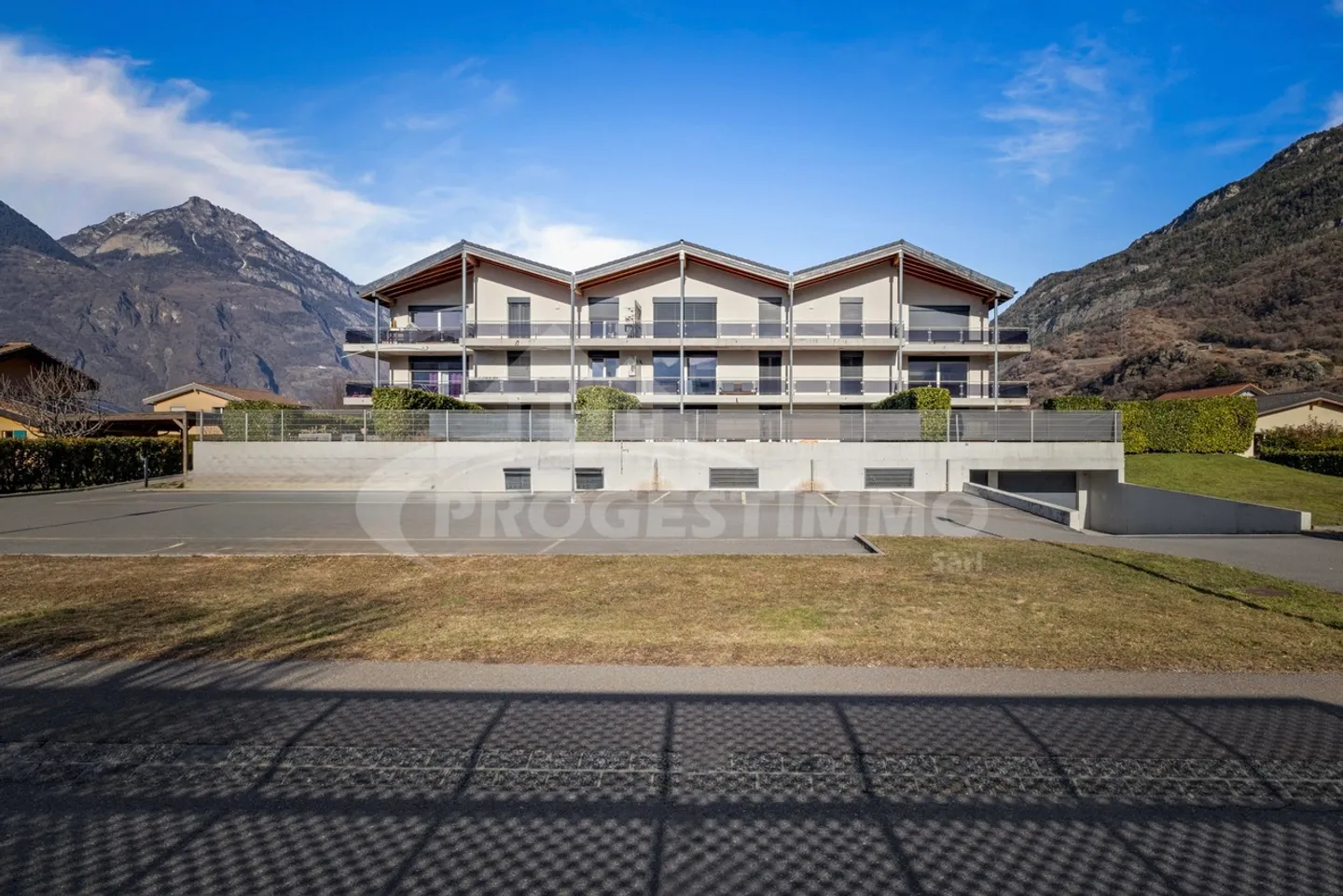 APPARTEMENT D'EXCEPTION AVEC VUE SUR LES ALPES - Photo 9 sur 10